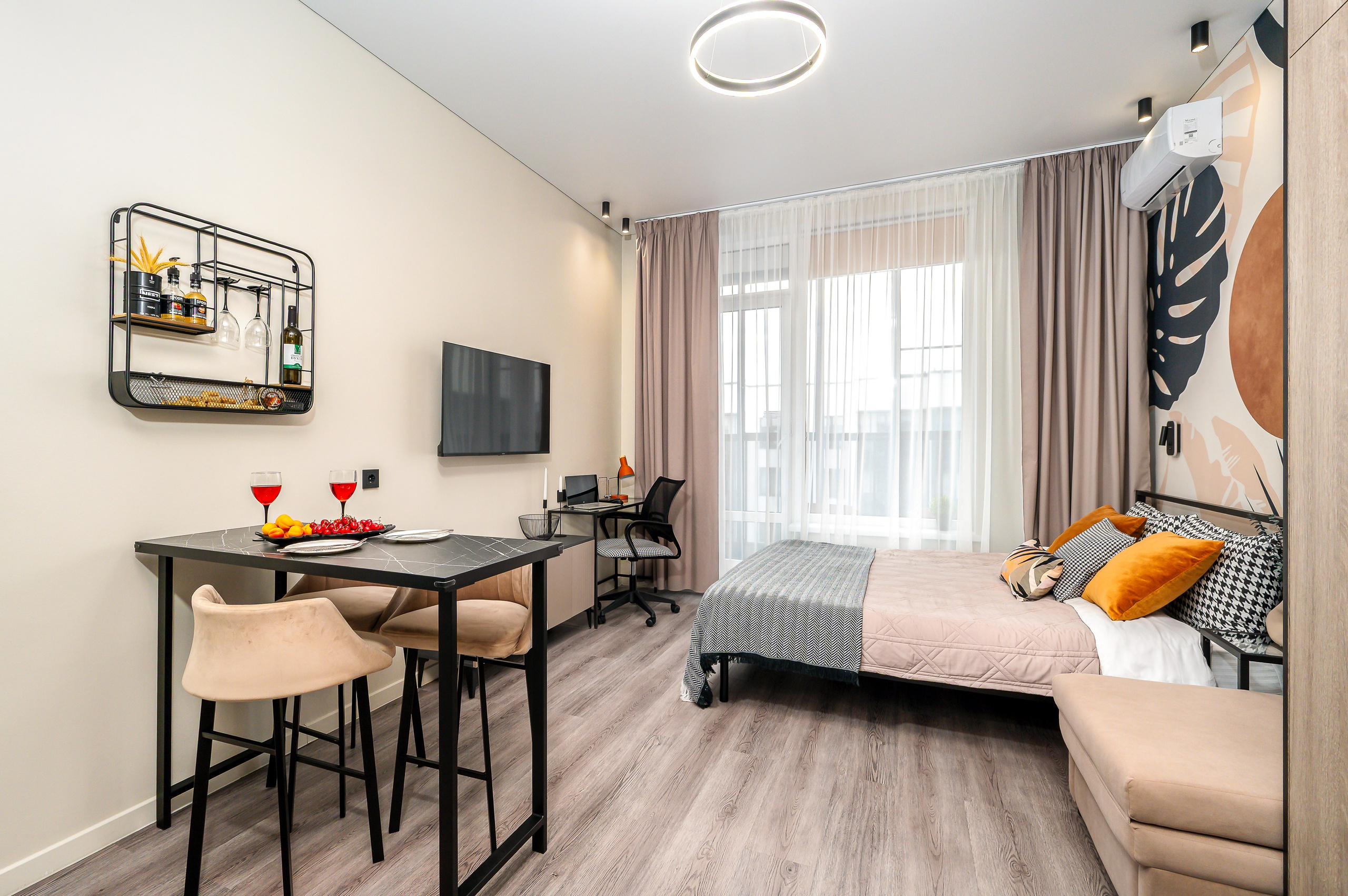 Уютная студия для посуточной аренды. Интерьерный фотограф. Фото- видеосъемка недвижимости Санкт-Петербург