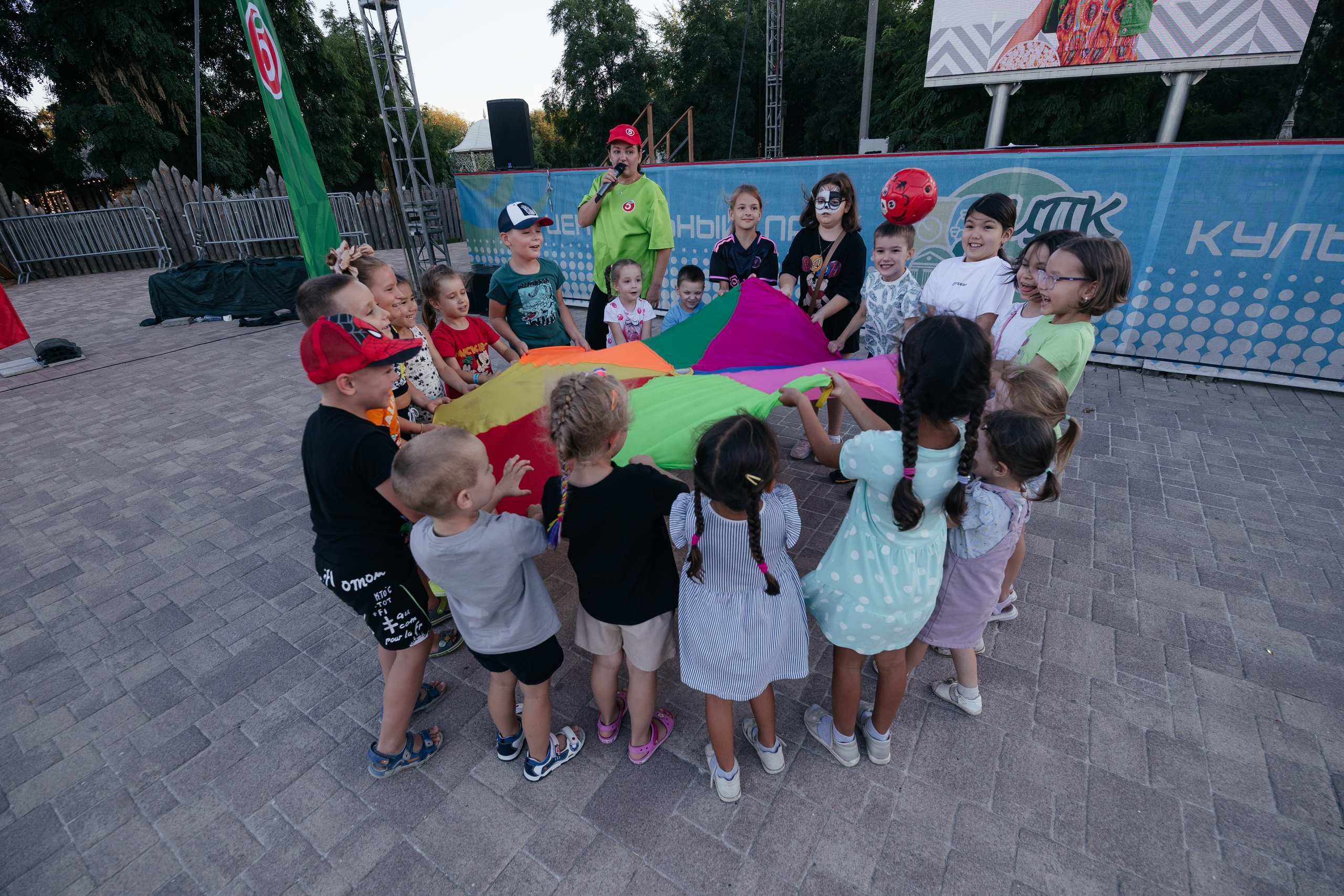 Пятерочка детский праздник. Фотограф Крохин Олег