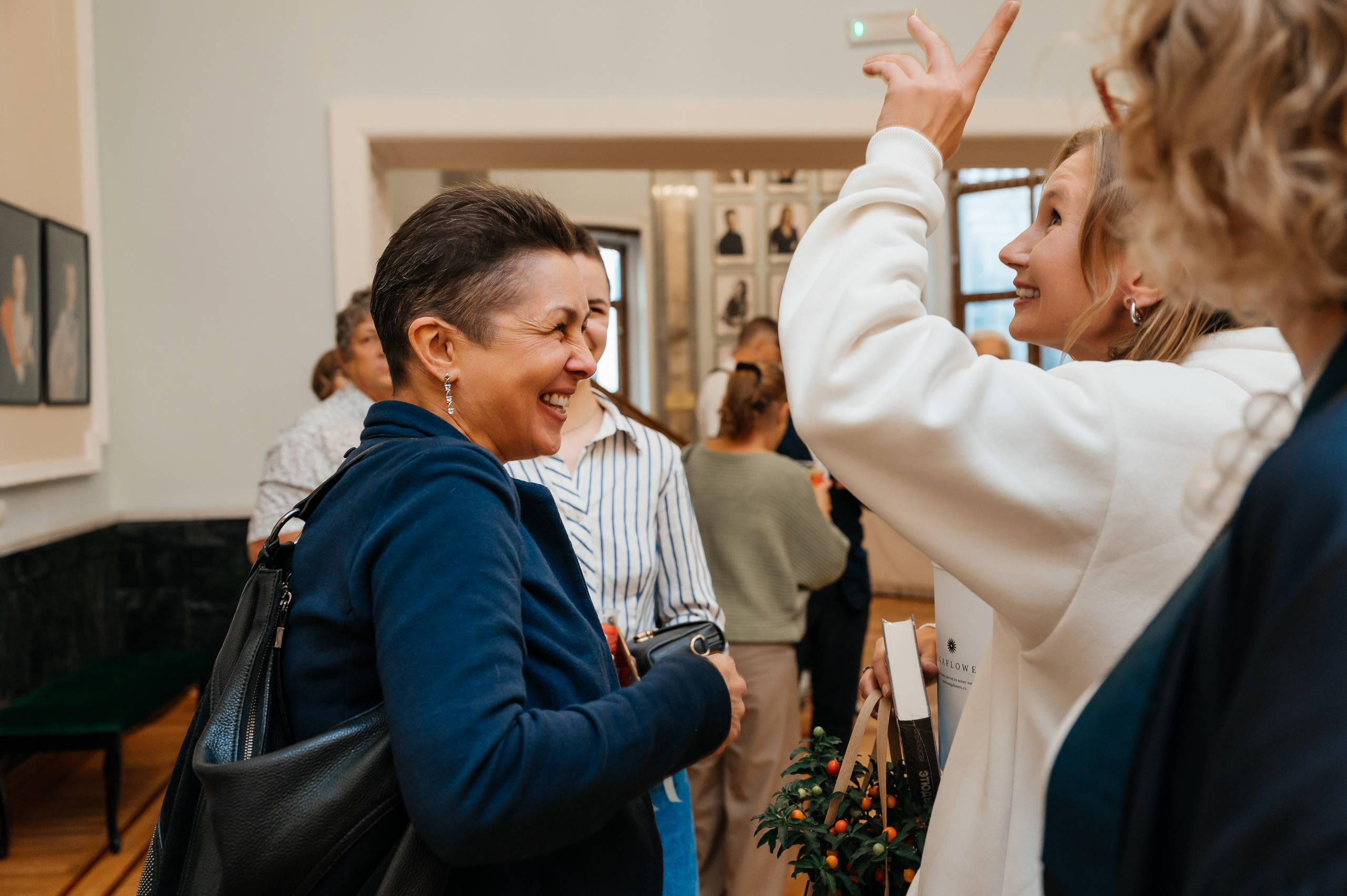 Открытие выставки Кати Васильевой в Молодежном театре. Wedding and family photographer USA