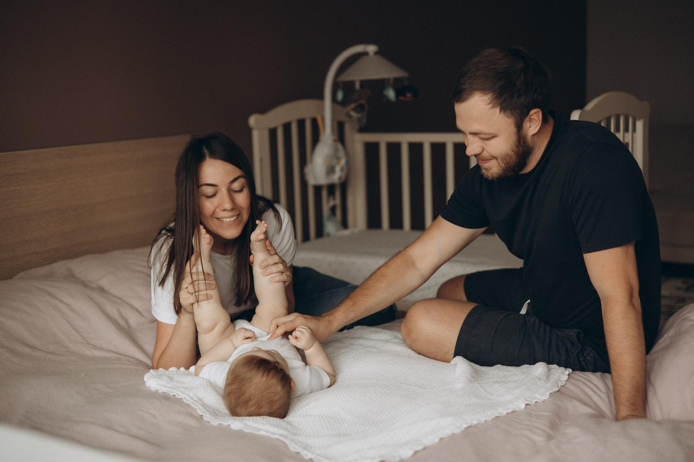 Семейная фотосессия дома. Семейный фотограф Новосибирск Фотограф на выписку Новосибирск