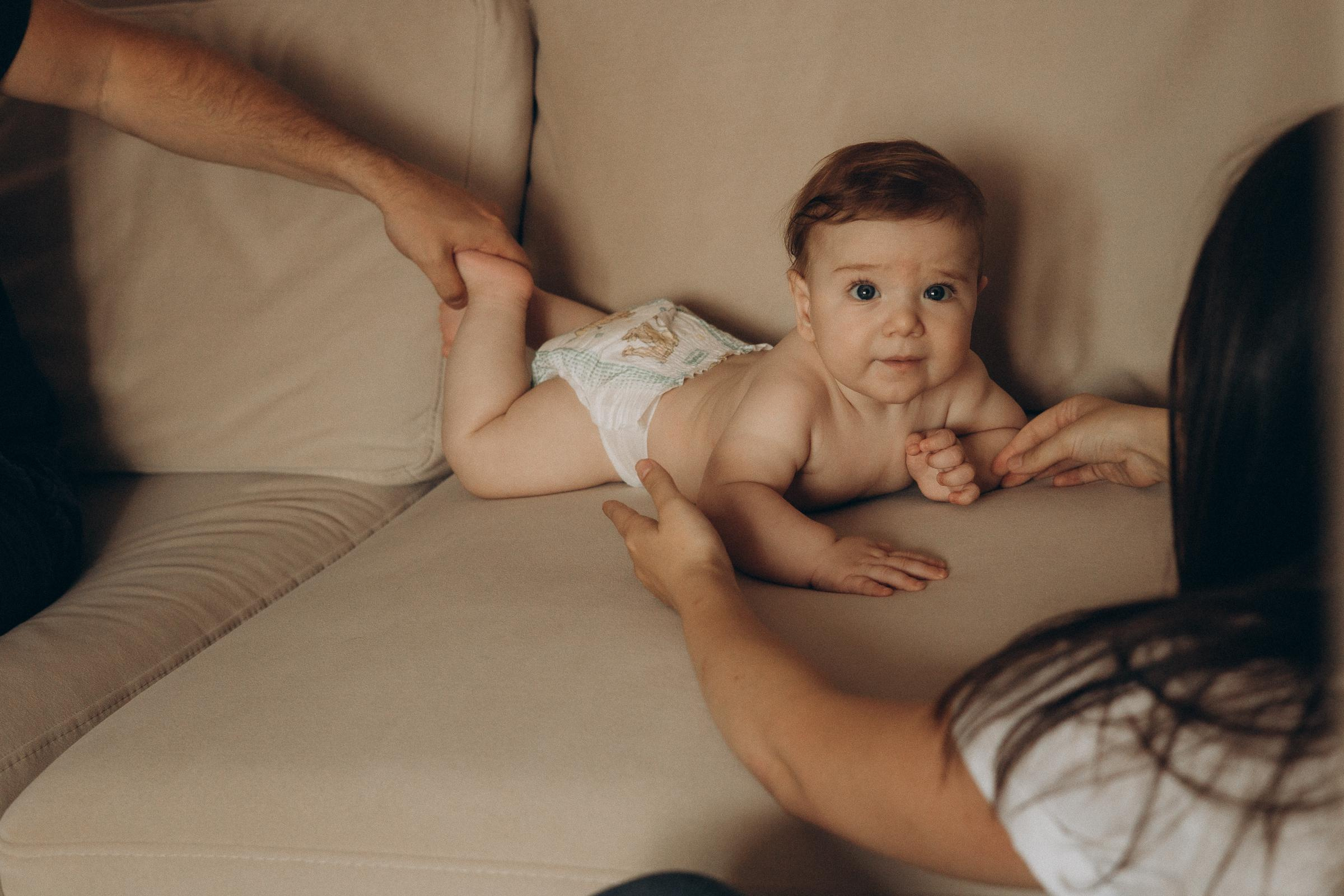 Семейная фотосессия дома. Семейный фотограф Новосибирск Фотограф на выписку Новосибирск