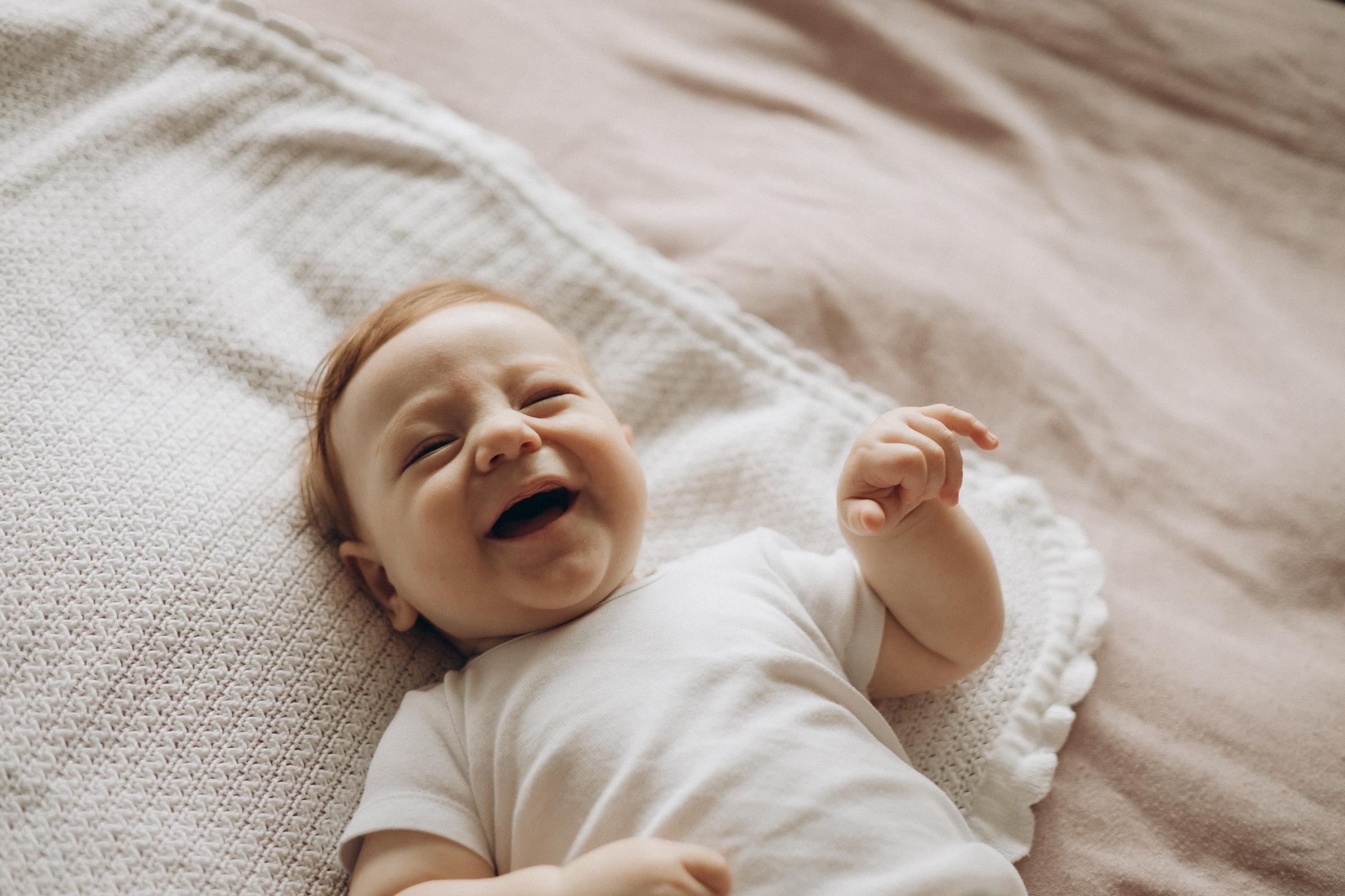 Семейная фотосессия дома. Семейный фотограф Новосибирск Фотограф на выписку Новосибирск