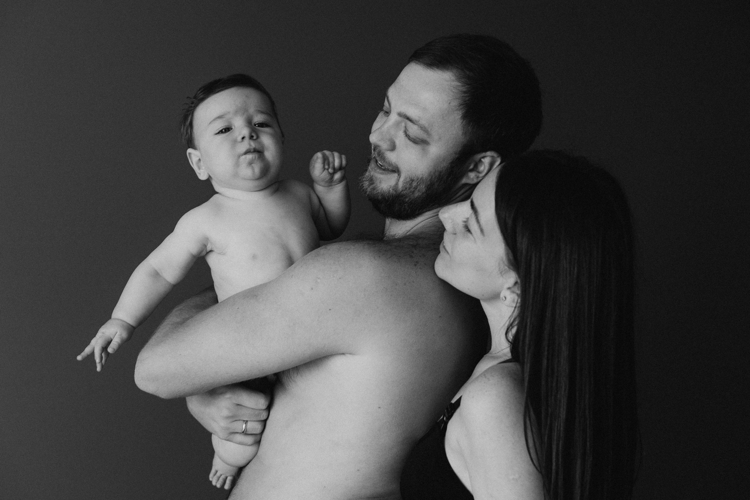 Семейная фотосессия дома. Семейный фотограф Новосибирск Фотограф на выписку Новосибирск