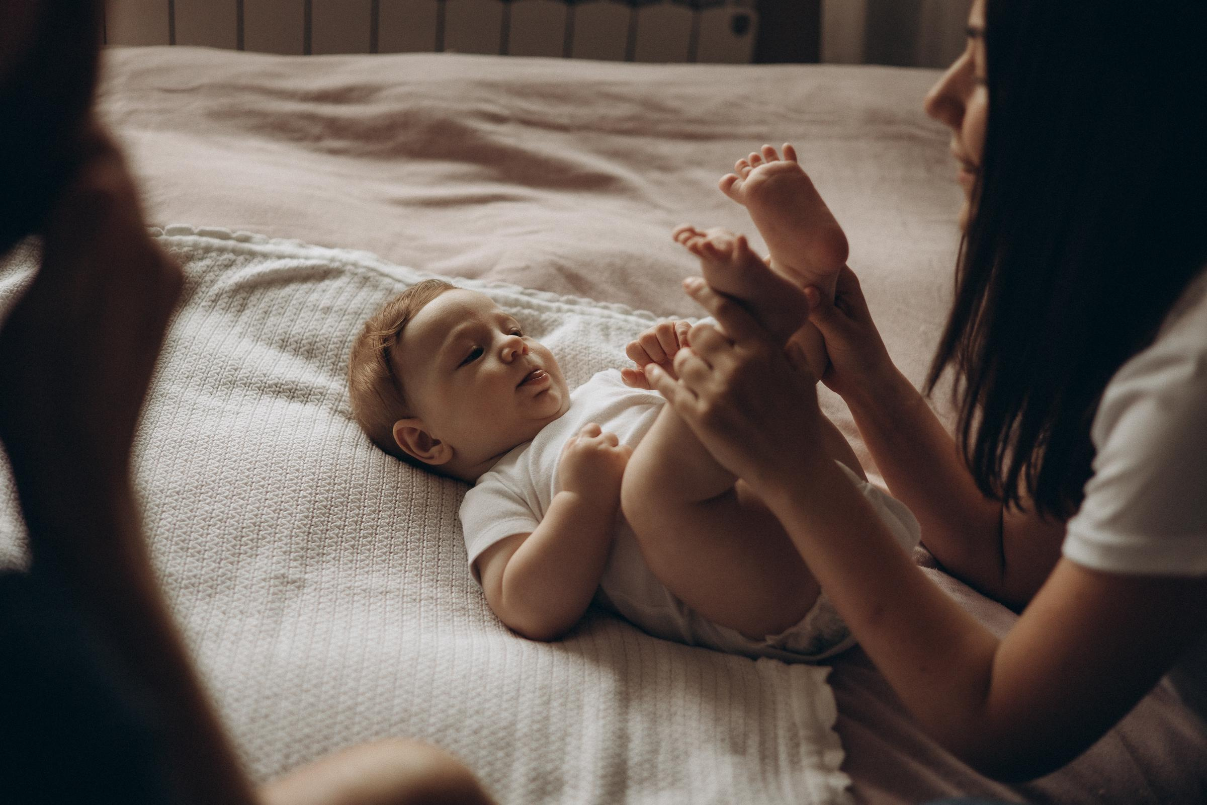 Семейная фотосессия дома. Семейный фотограф Новосибирск Фотограф на выписку Новосибирск