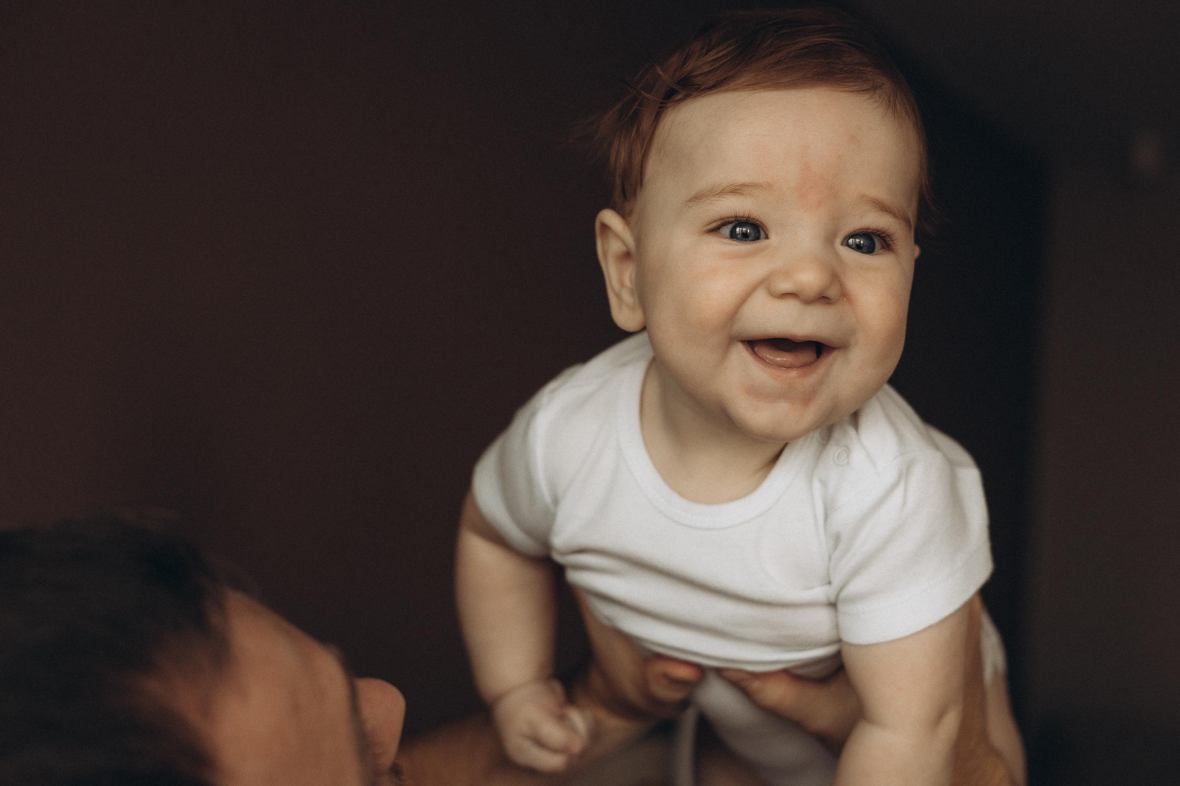 Семейная фотосессия дома. Семейный фотограф Новосибирск Фотограф на выписку Новосибирск