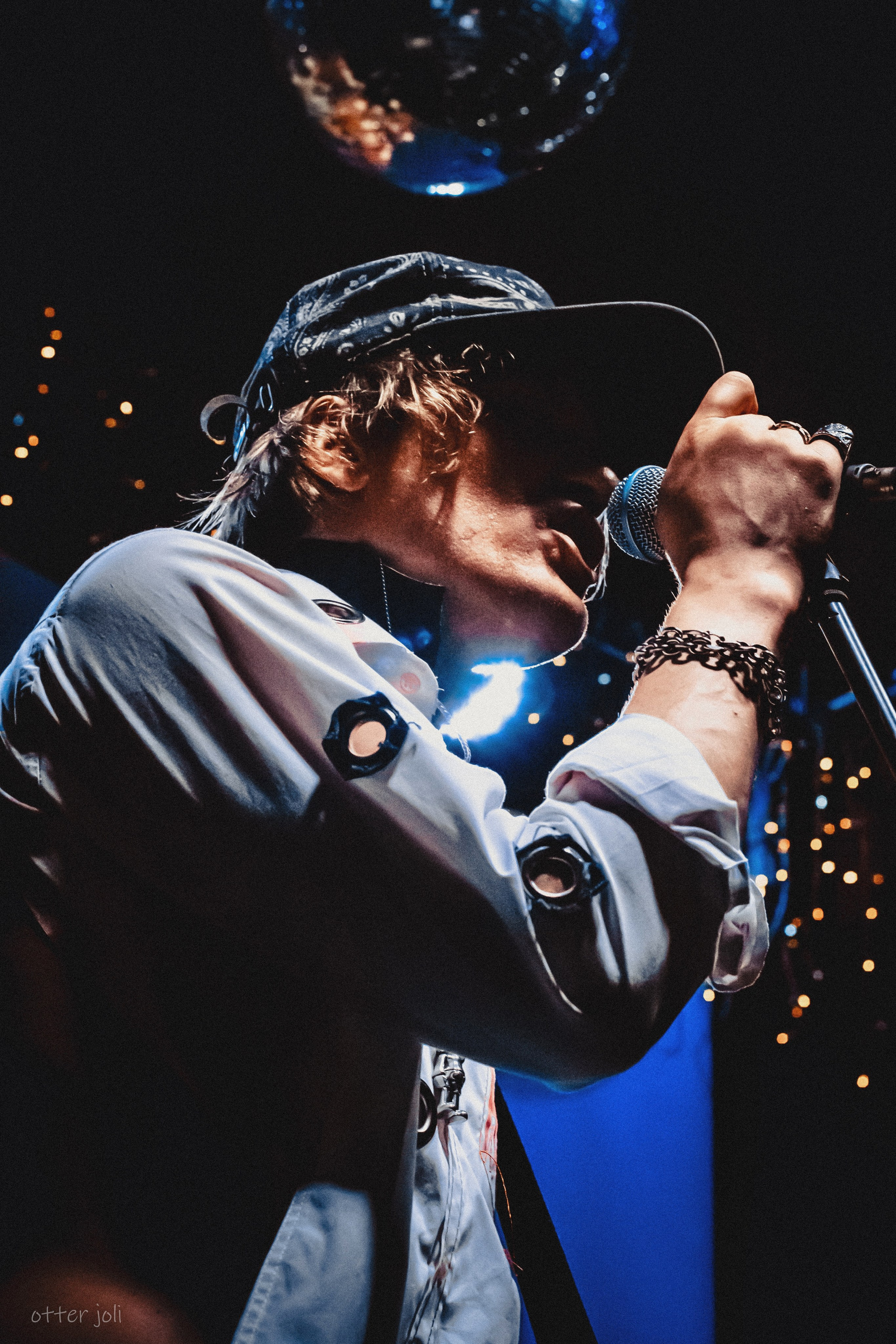 Anzhela Vopit | 16 Тонн Арбат. Концертный репортёр Валерия Сафина