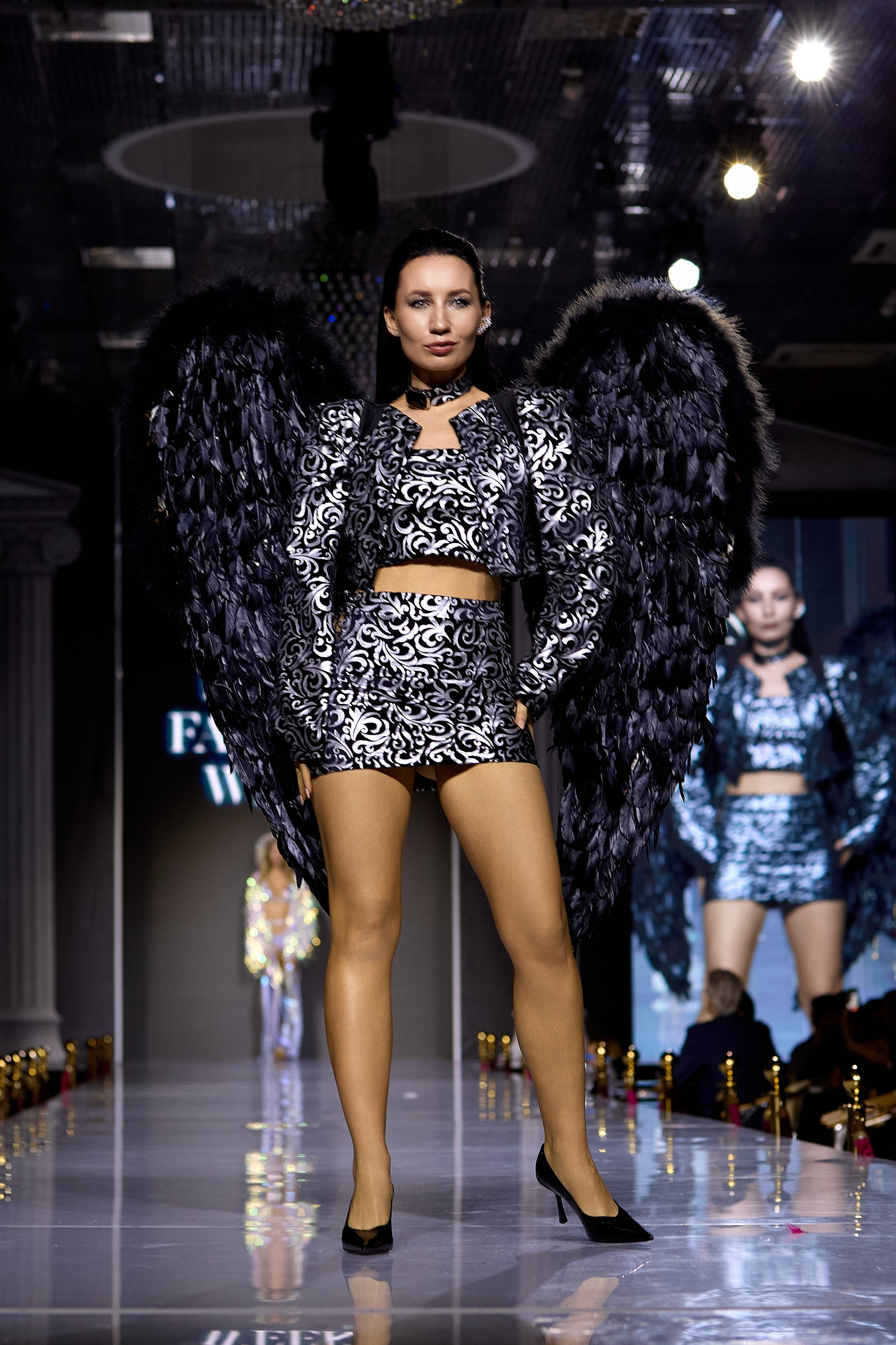 Показ в стиле Victoria's Secret | Ювелирная неделя моды «Эстет»