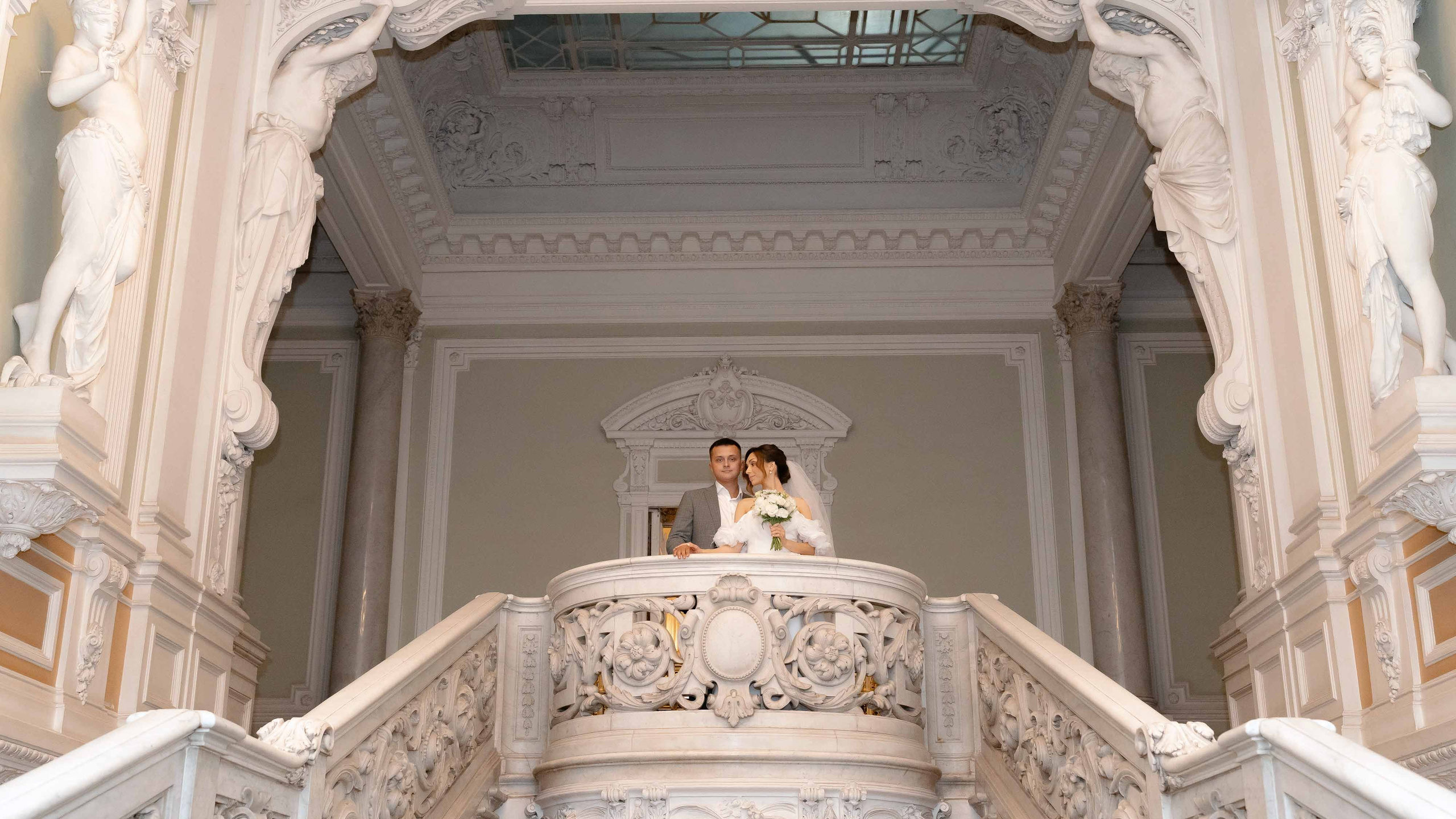 Полина и Влад — утро в «Астории» и прогулка у Исаакия. Свадебный фотограф Дмитрий Родионов — Санкт-Петербург и Ленинградская область