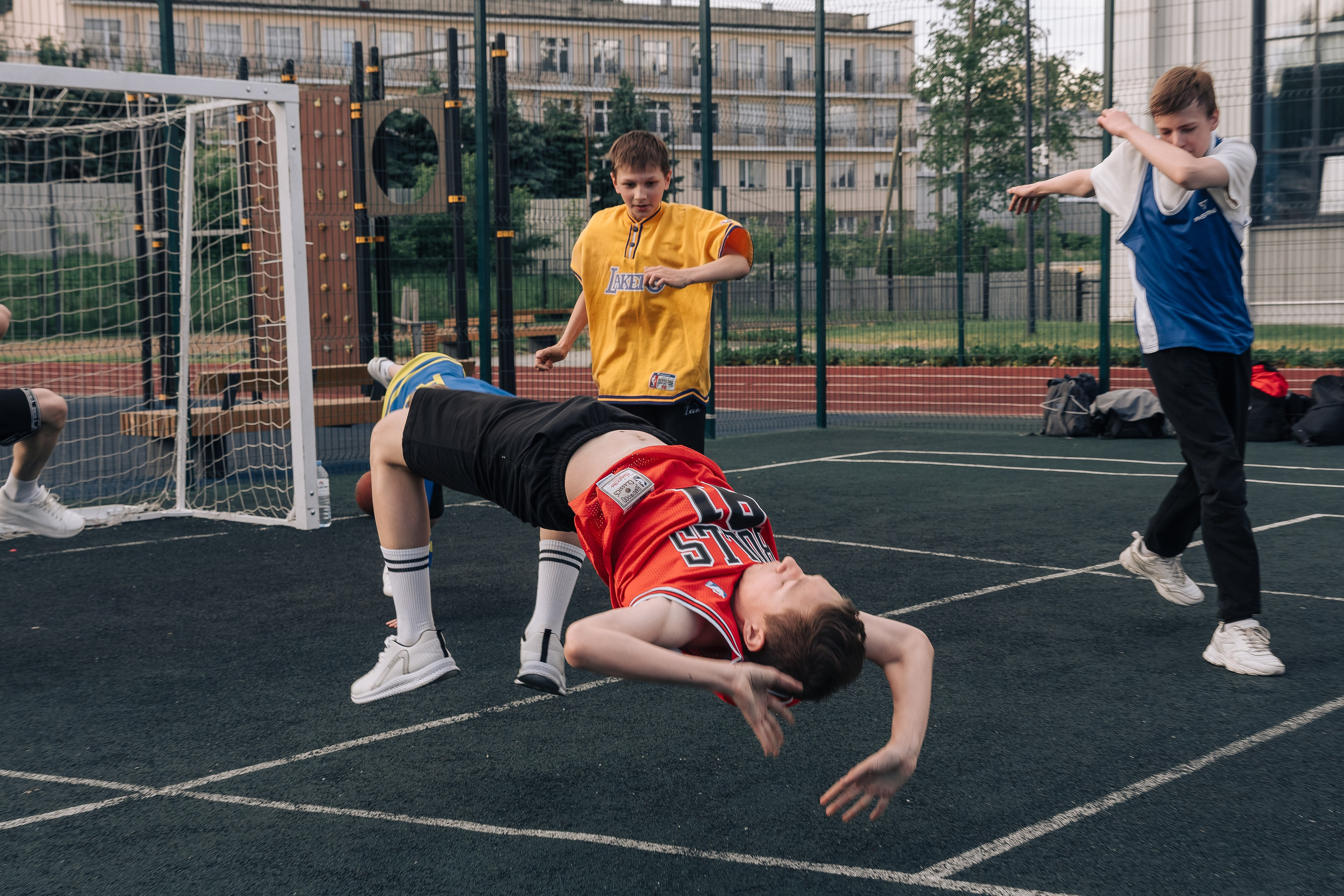 Бэкстейдж клипа Baby one more time. Паша Страхов — фотограф