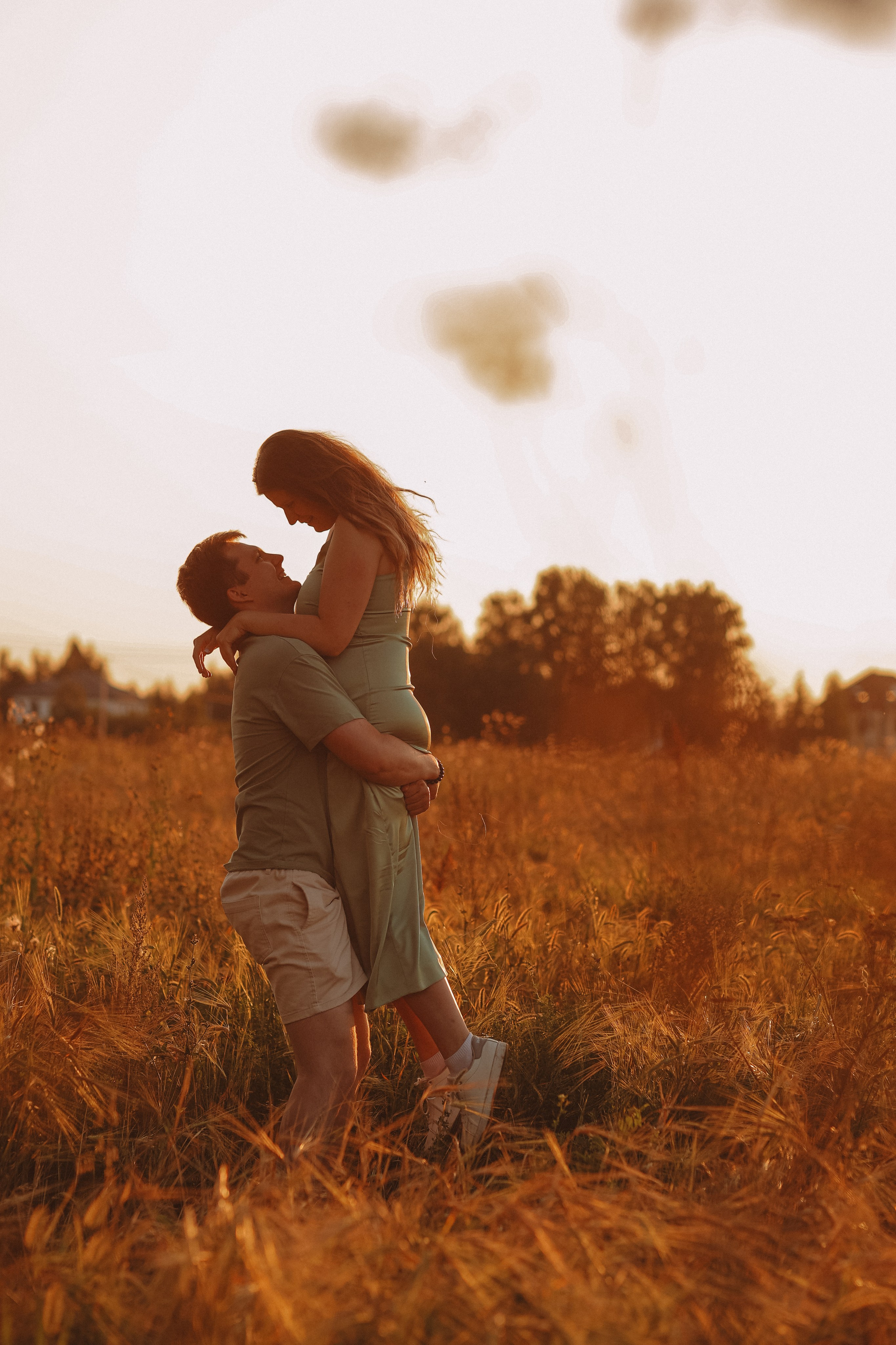 Закатное поле семейная. Семейный фотограф Тюмень, фотограф на роды Салмина Мария