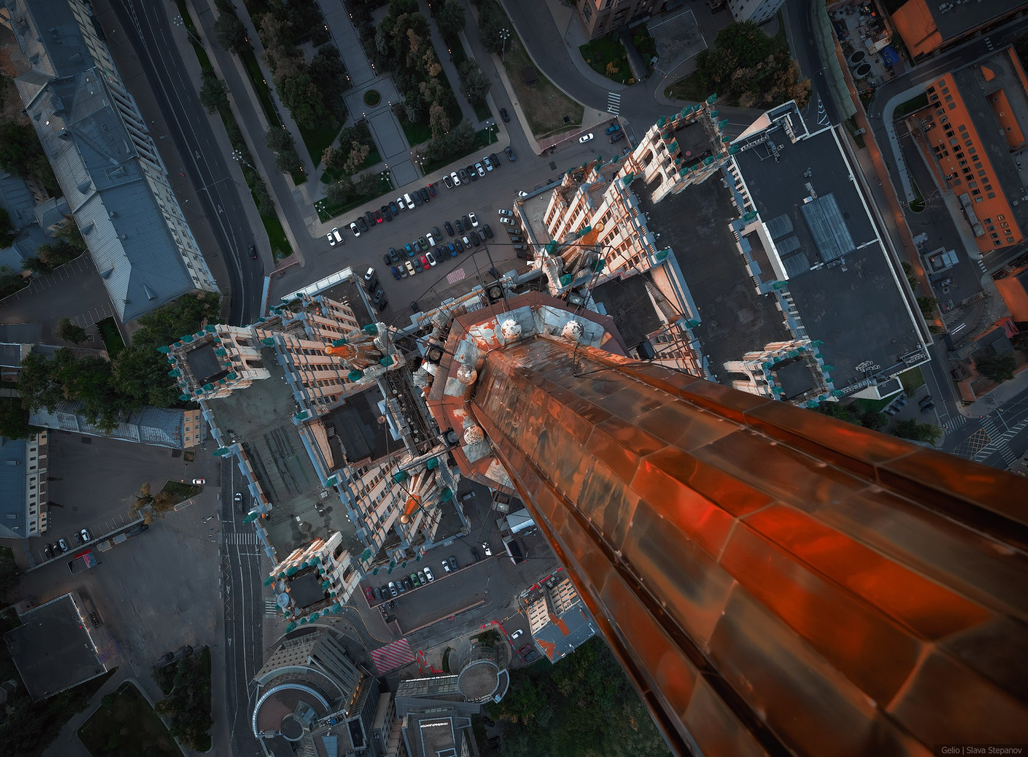 Шпиль сталинской высотки на Кудринской площади, с высоты