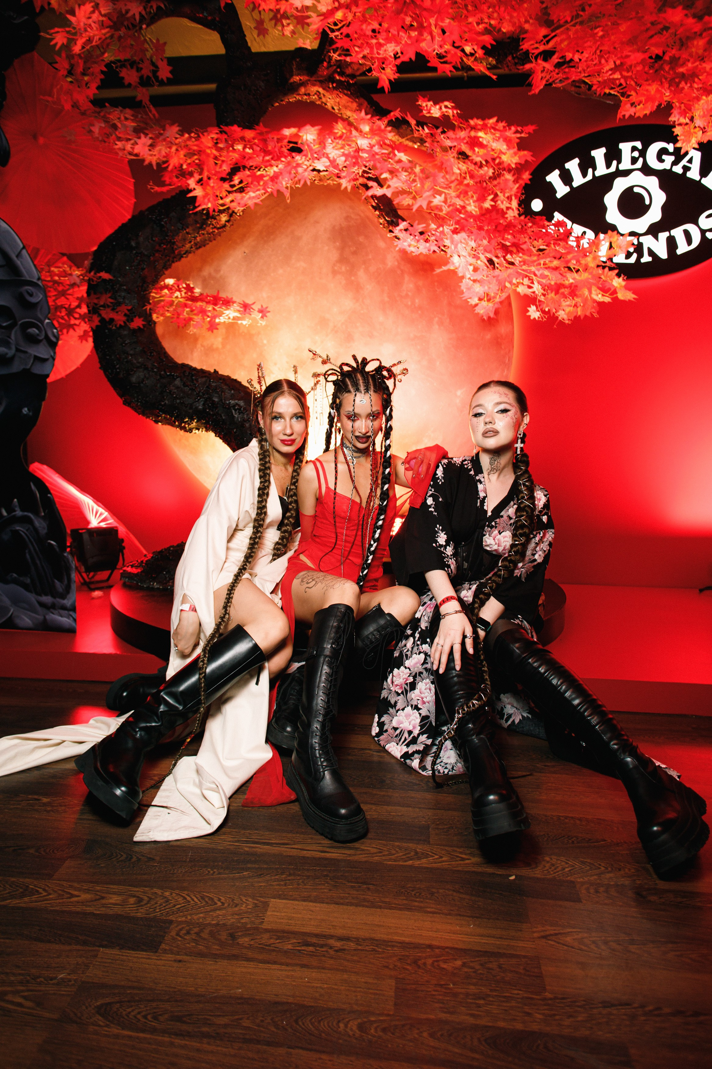 ILLEGAL FRIENDS | ASIA. СВОИ. ФОТООТЧЕТЫ-СОБЫТИЯ-МЕСТА