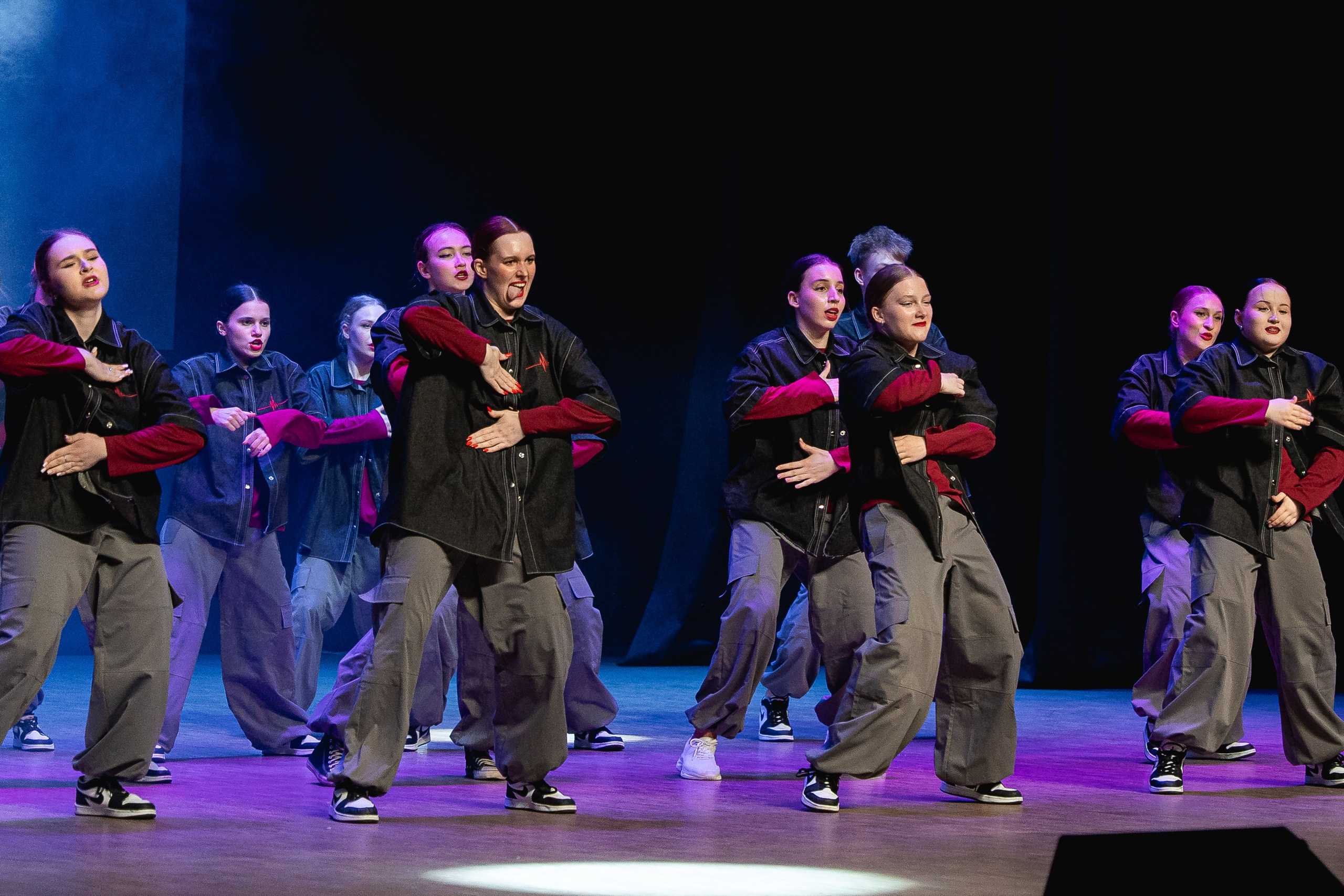 Отчётный концерт танцевально-спортивного клуба «PULSE». Портретный и репортажный фотограф в Воронеже: Анастасия Пузикова