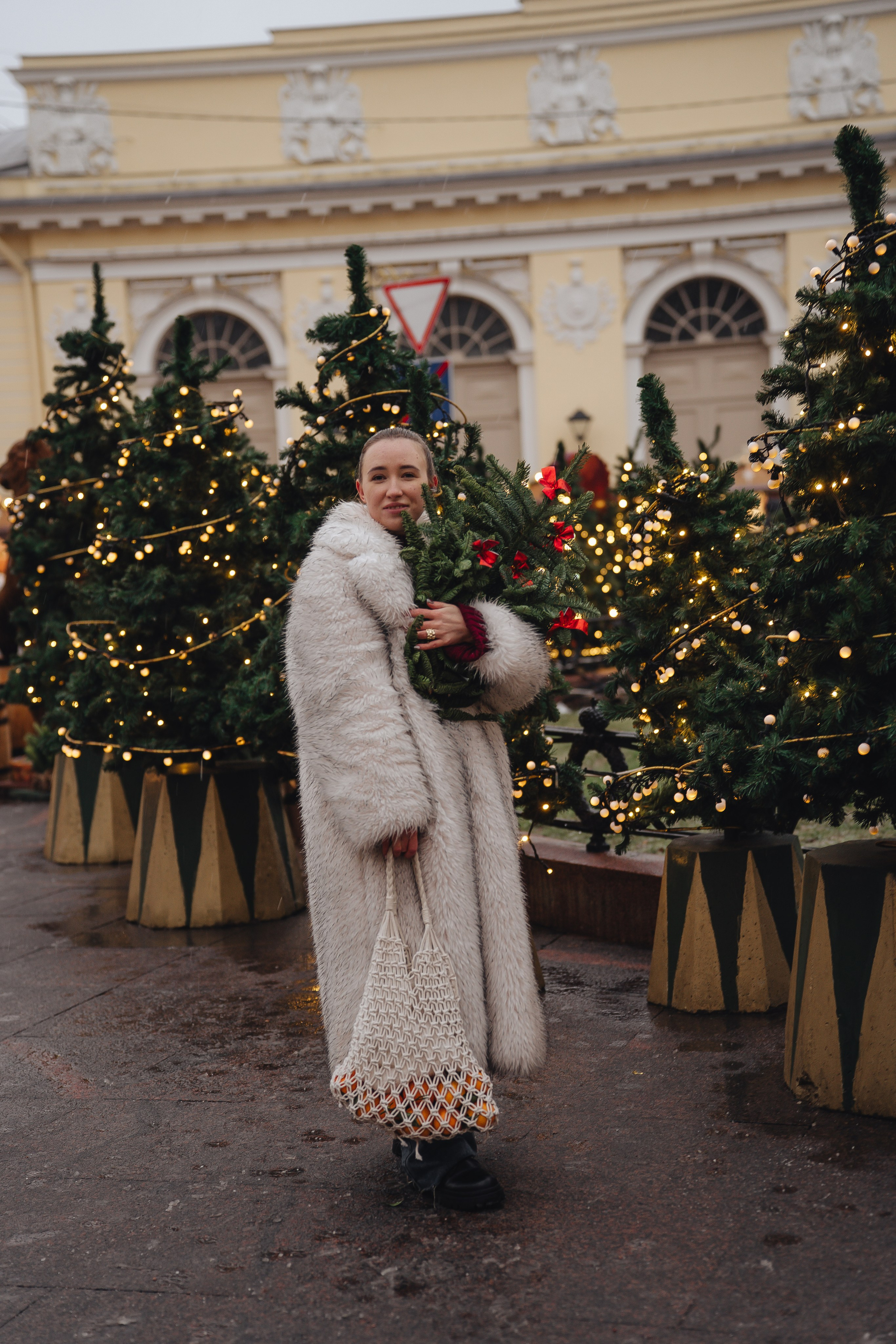 ПРОГУЛКА НА МАНЕЖНОЙ ПЛОЩАДИ ДЛЯ ДЕВУШКИ ПЕРЕД НОВЫМ ГОДОМ (НОВОГОДНЯЯ ФОТОСЕССИИЯ НА МАНЕЖНОЙ ПЛОЩАДИ). Профессиональный фотограф, Санкт-Петербург — Виктория Богомолова