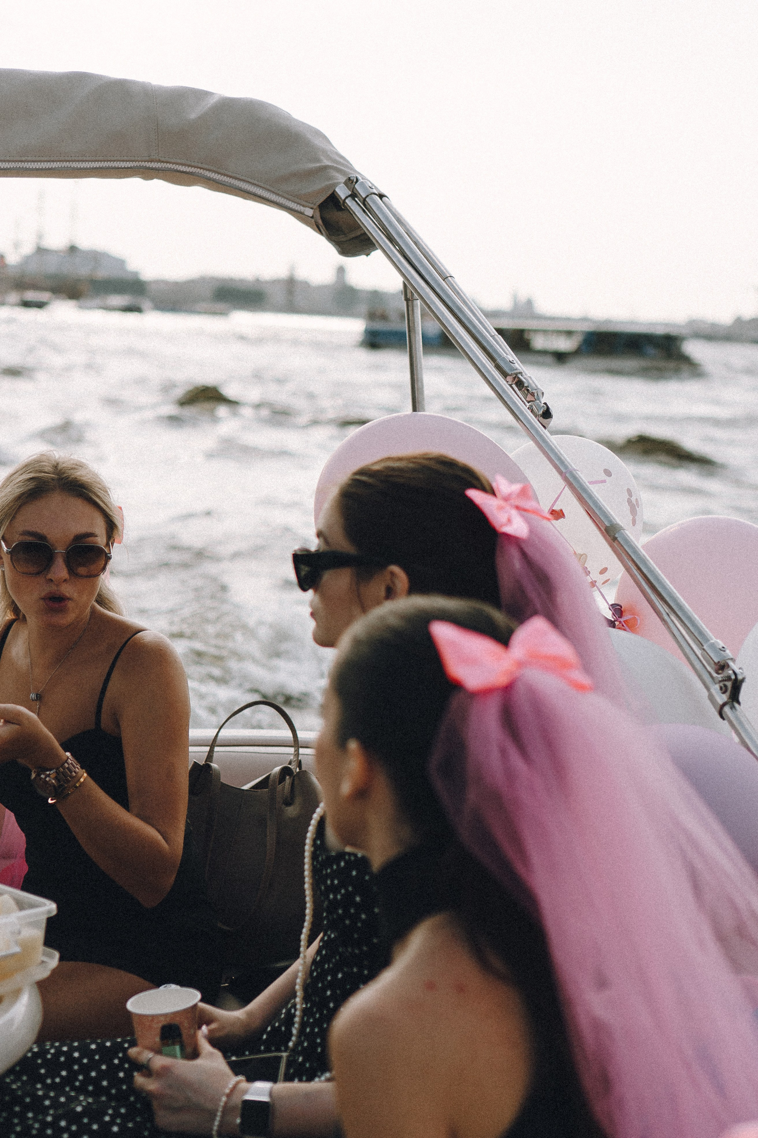 ДЕВИЧНИК НА КАТЕРЕ. Профессиональный фотограф, Санкт-Петербург — Виктория Богомолова