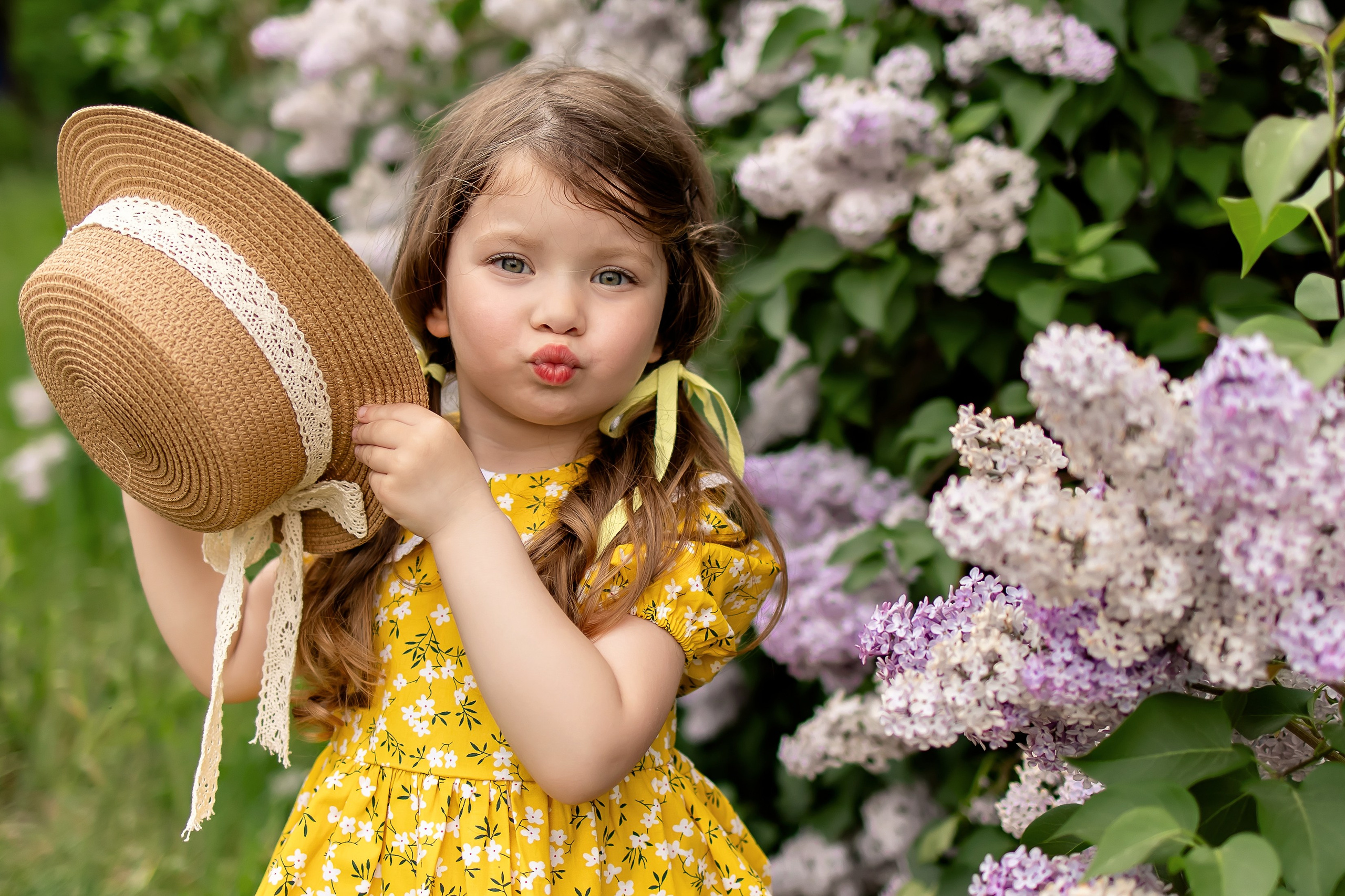 Анюта в сирени. Семейный и детский фотограф Оля в Тюмени