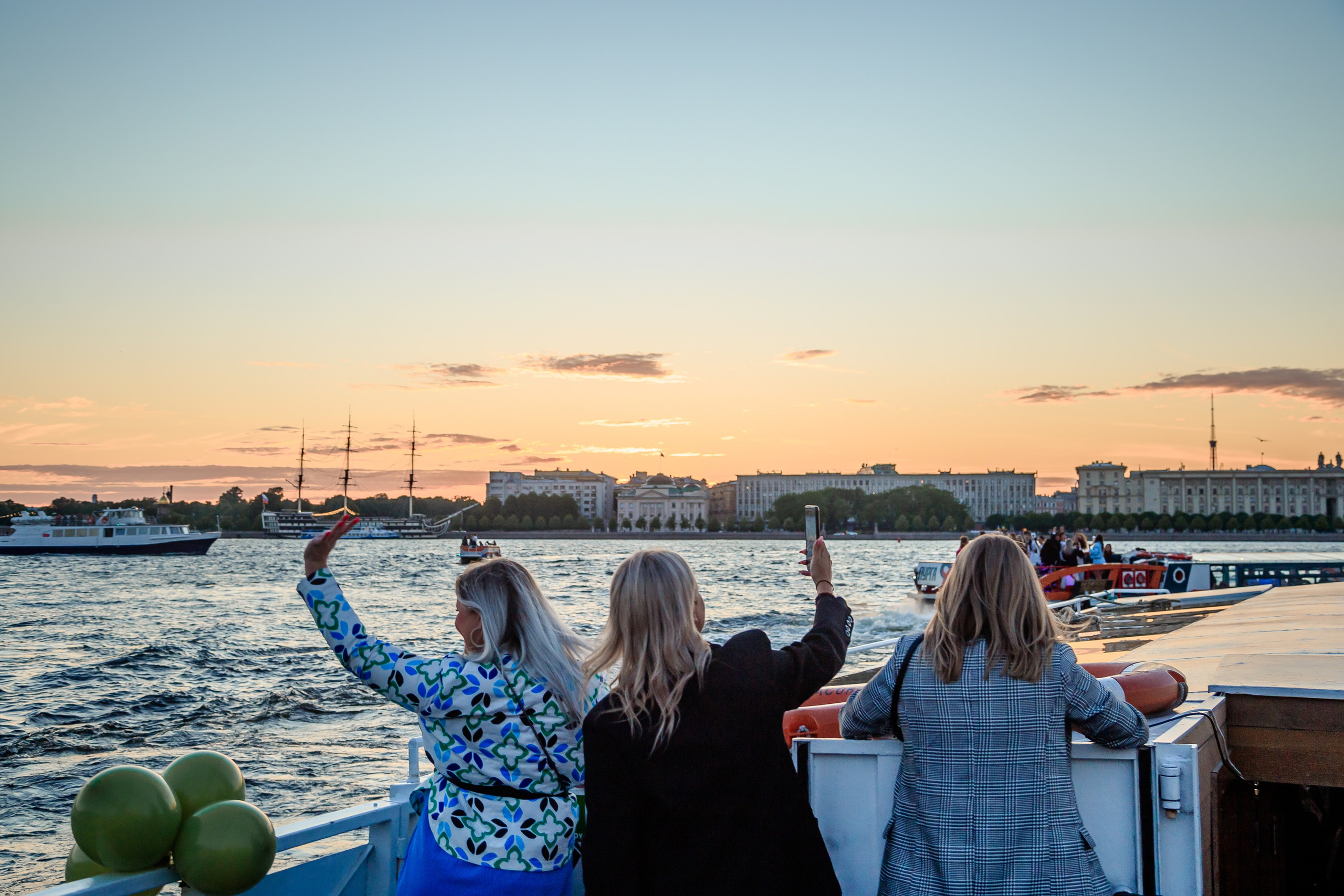 Выпускной на теплоходе. Фотограф в Санкт-Петербурге Чумаков Семен