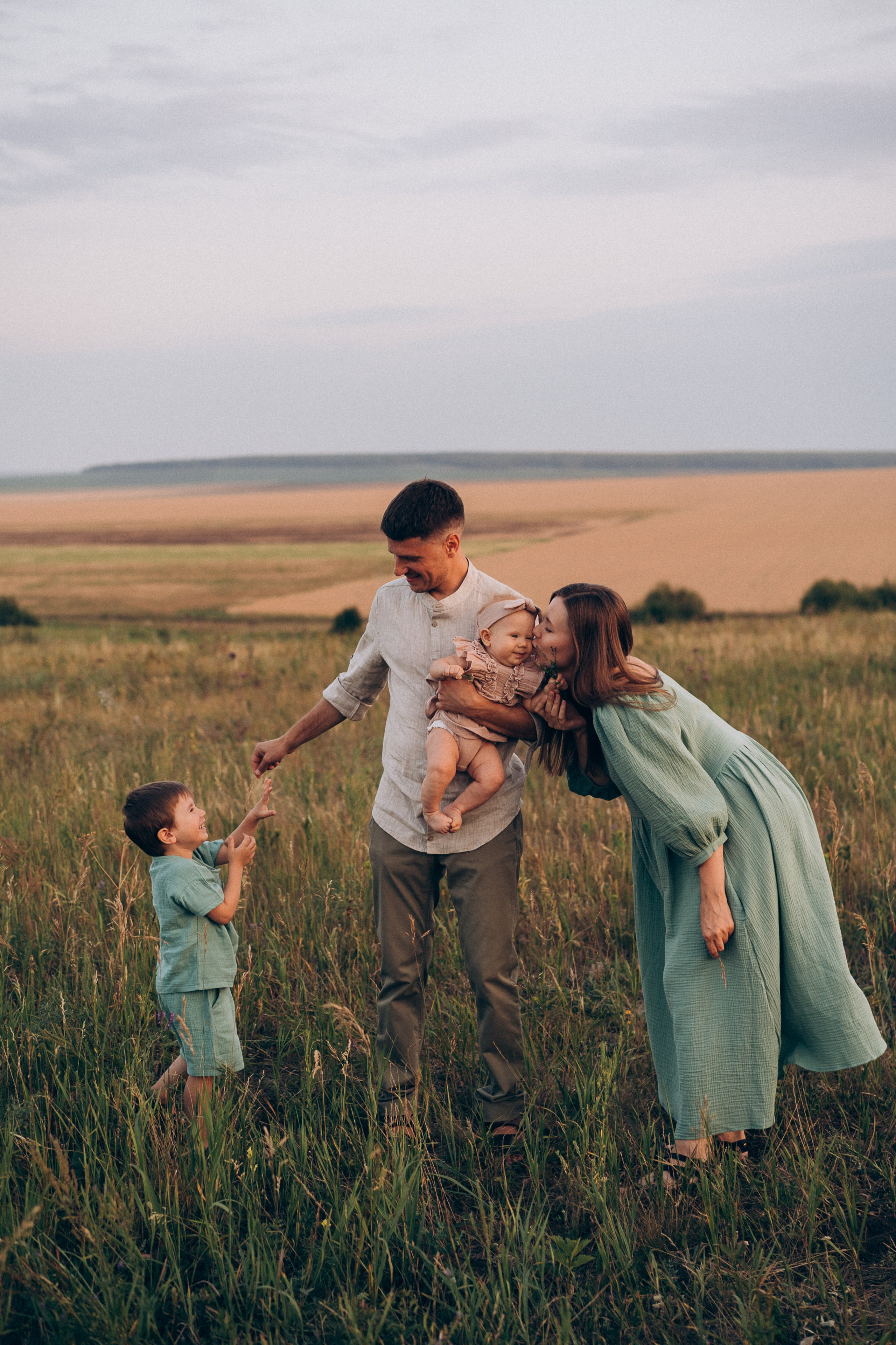 Летние поля. Семейный фотограф в Челябинске Волченко Ксения