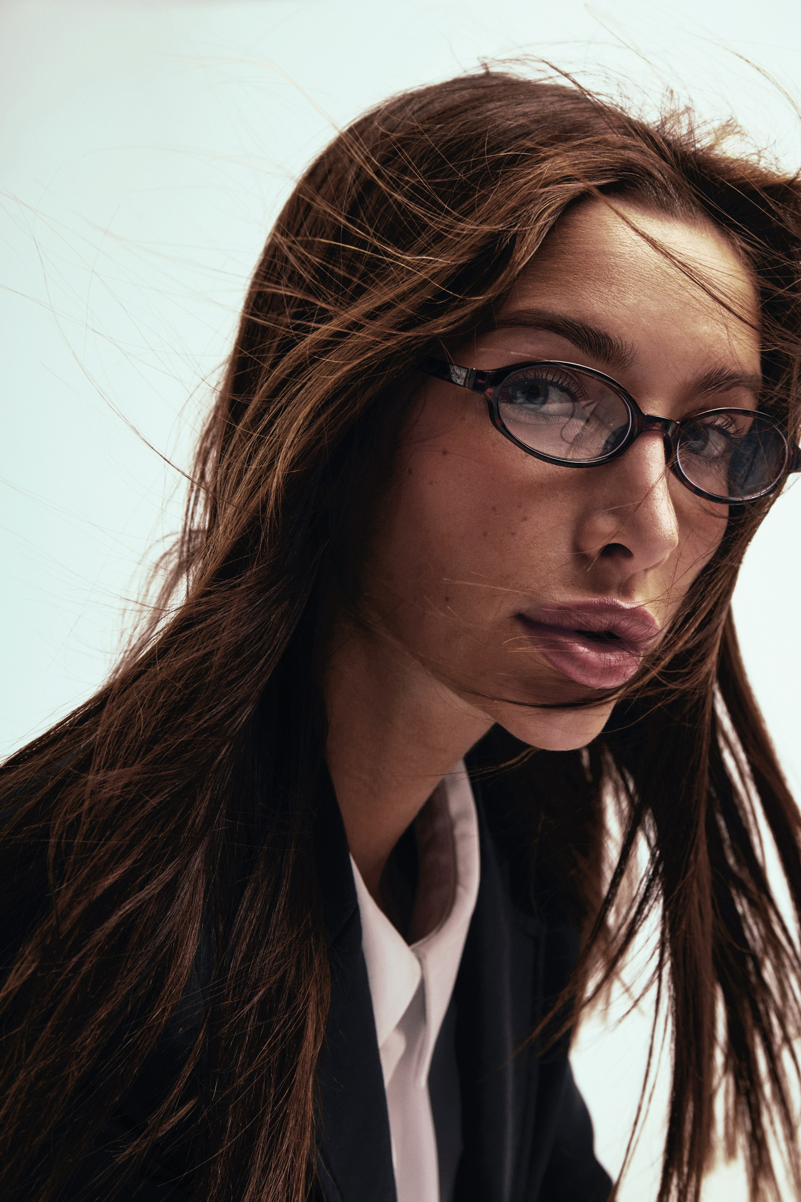 Портрет красивой девушки в стиле фешн