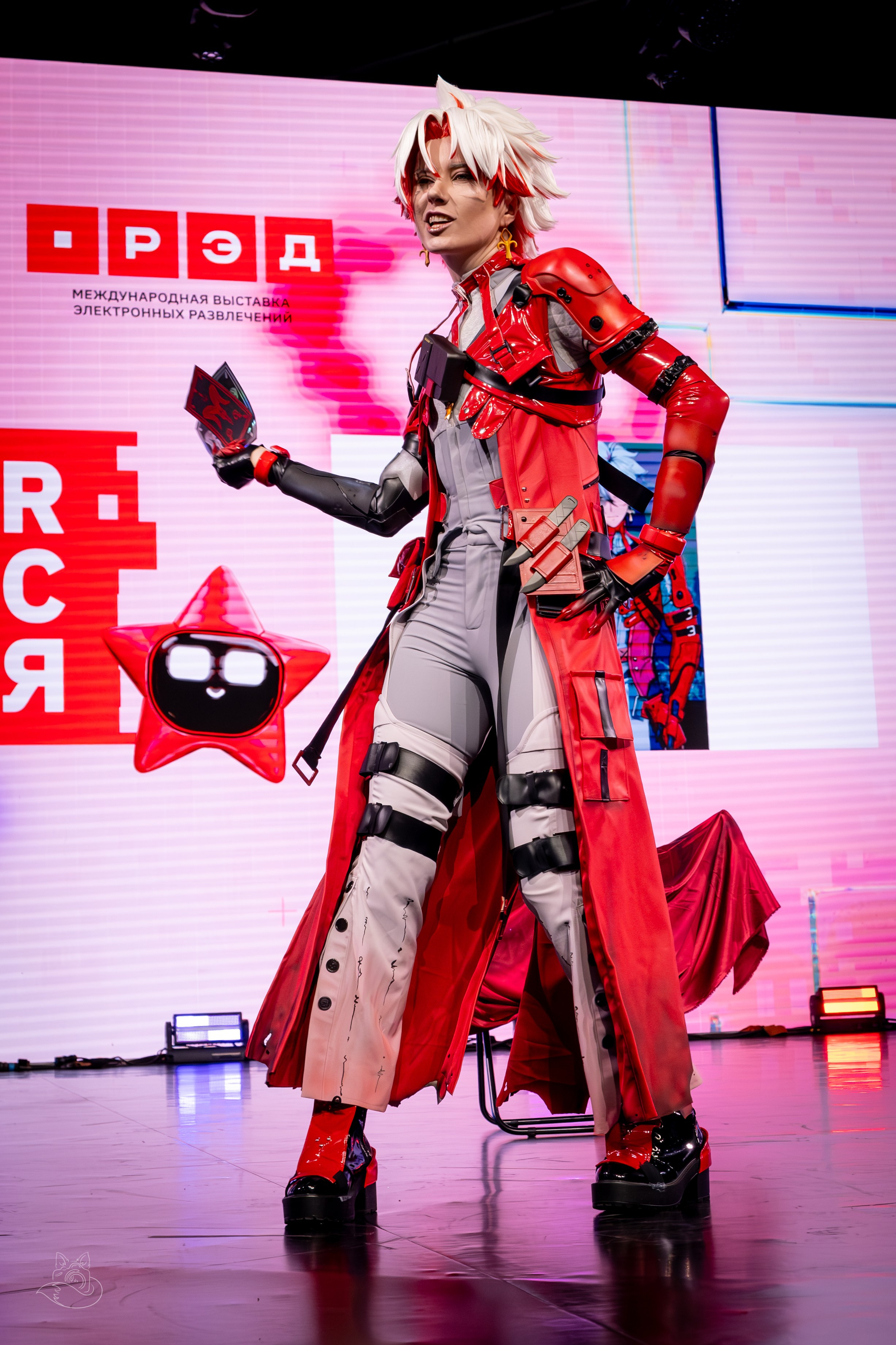 Сцена РЭД ЭКСПО 2024. Косплей фотограф