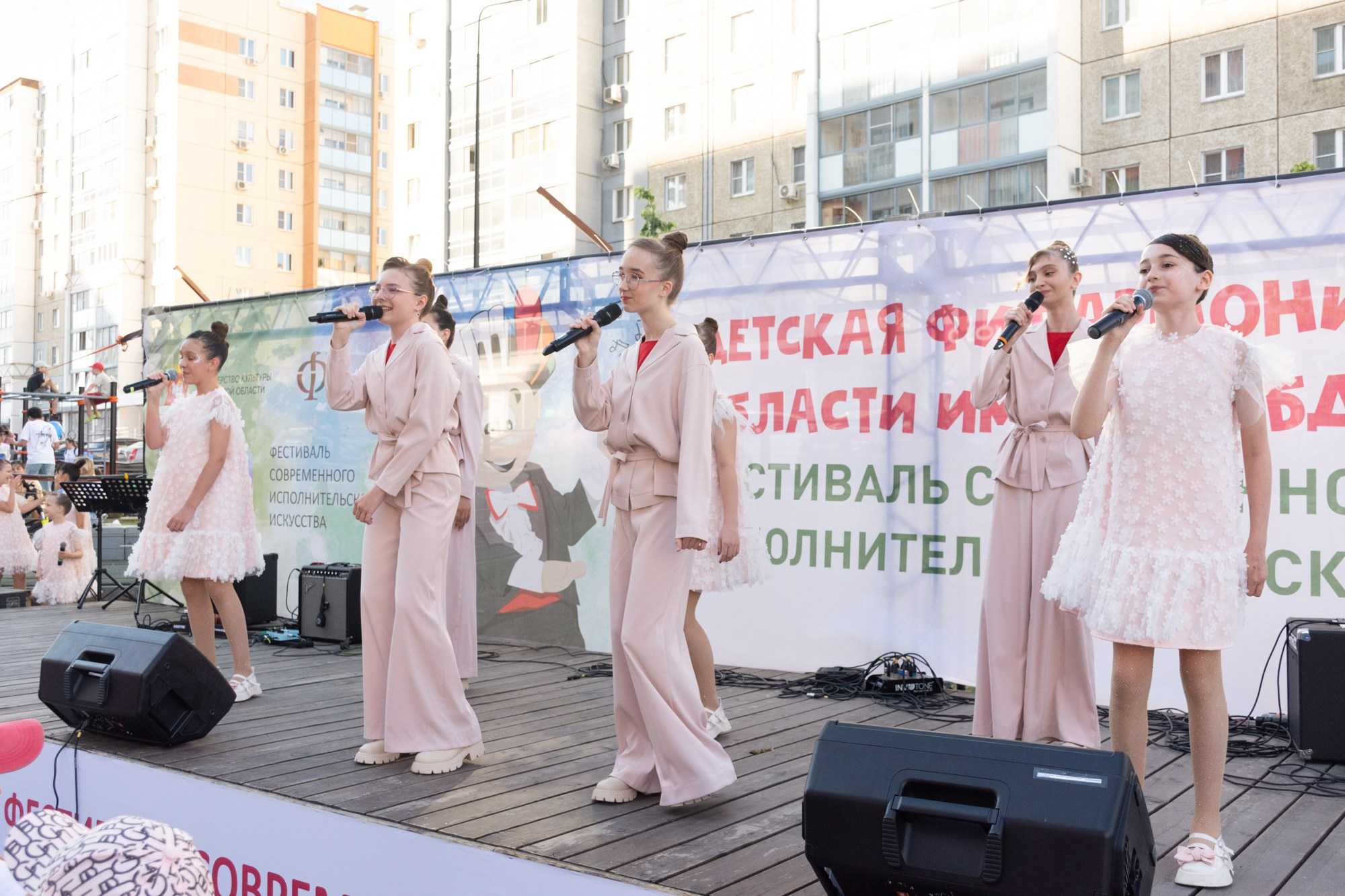 Фестиваль современного исполнительского искусства (Сквер Академ Риверсайд). Фотограф Максим Буряк