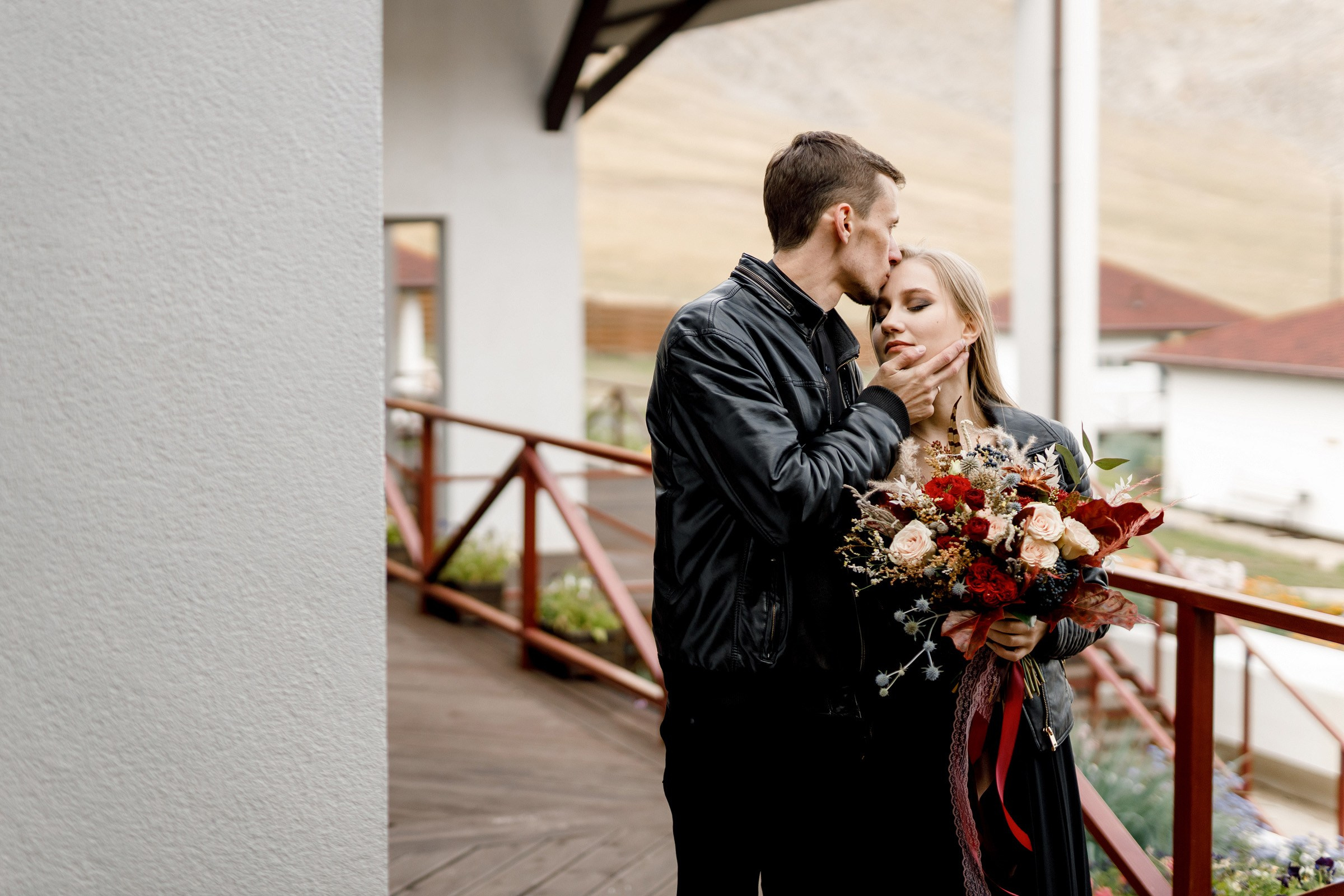 Полина и Женя. Лес, кожанки и 2 дня кайфа. Свадебный фотограф в Иркутске Сапаров Александр