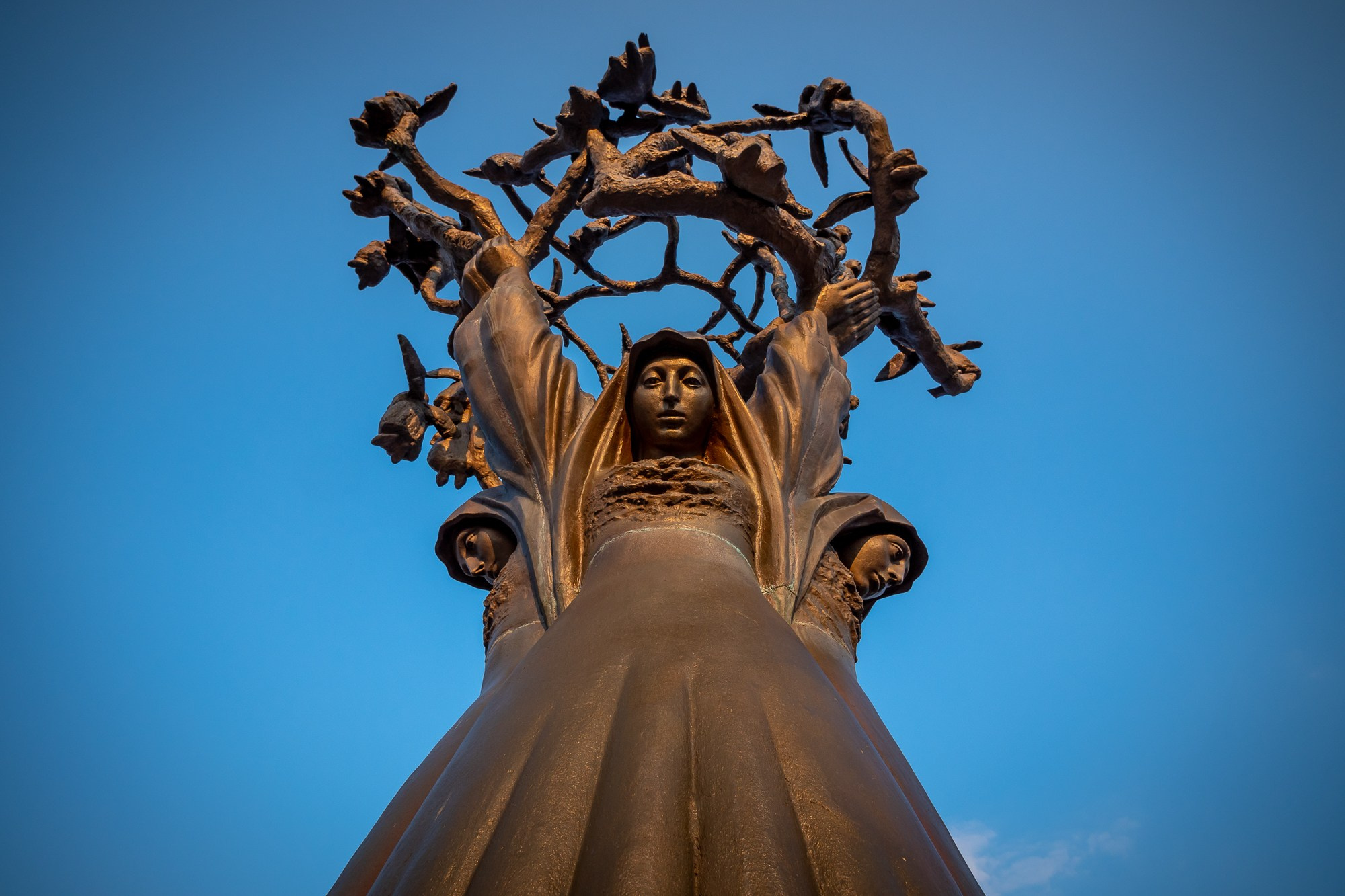 Школа № 1, г. Беслан. Была захвачена террористами 1 сентября 2004 года. Фотограф Алексей Скоробогатько