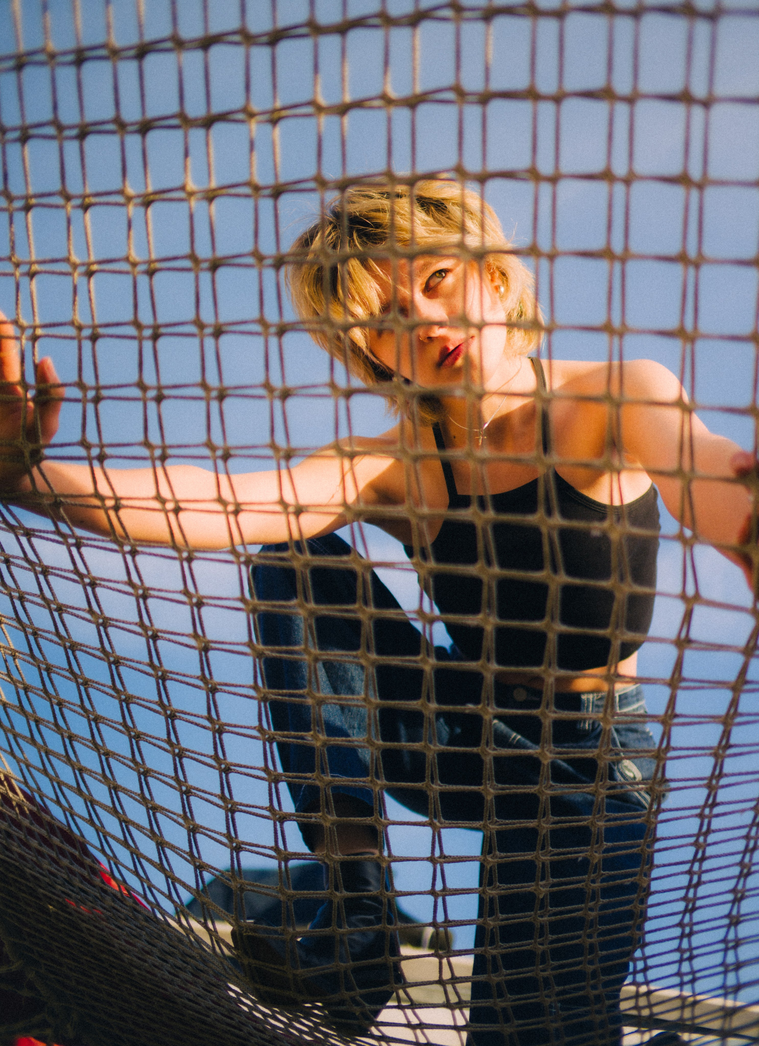 Вика среди заброшенных кораблей. Главная