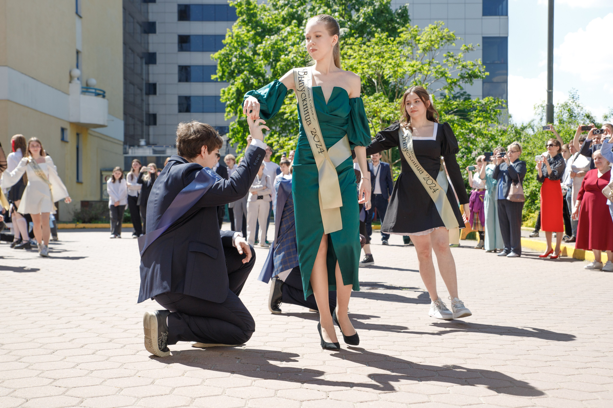 Репортажная съемка с Последнего звонка в школе в Москве. Семейный и школьный фотограф в Москве Анна Ткач