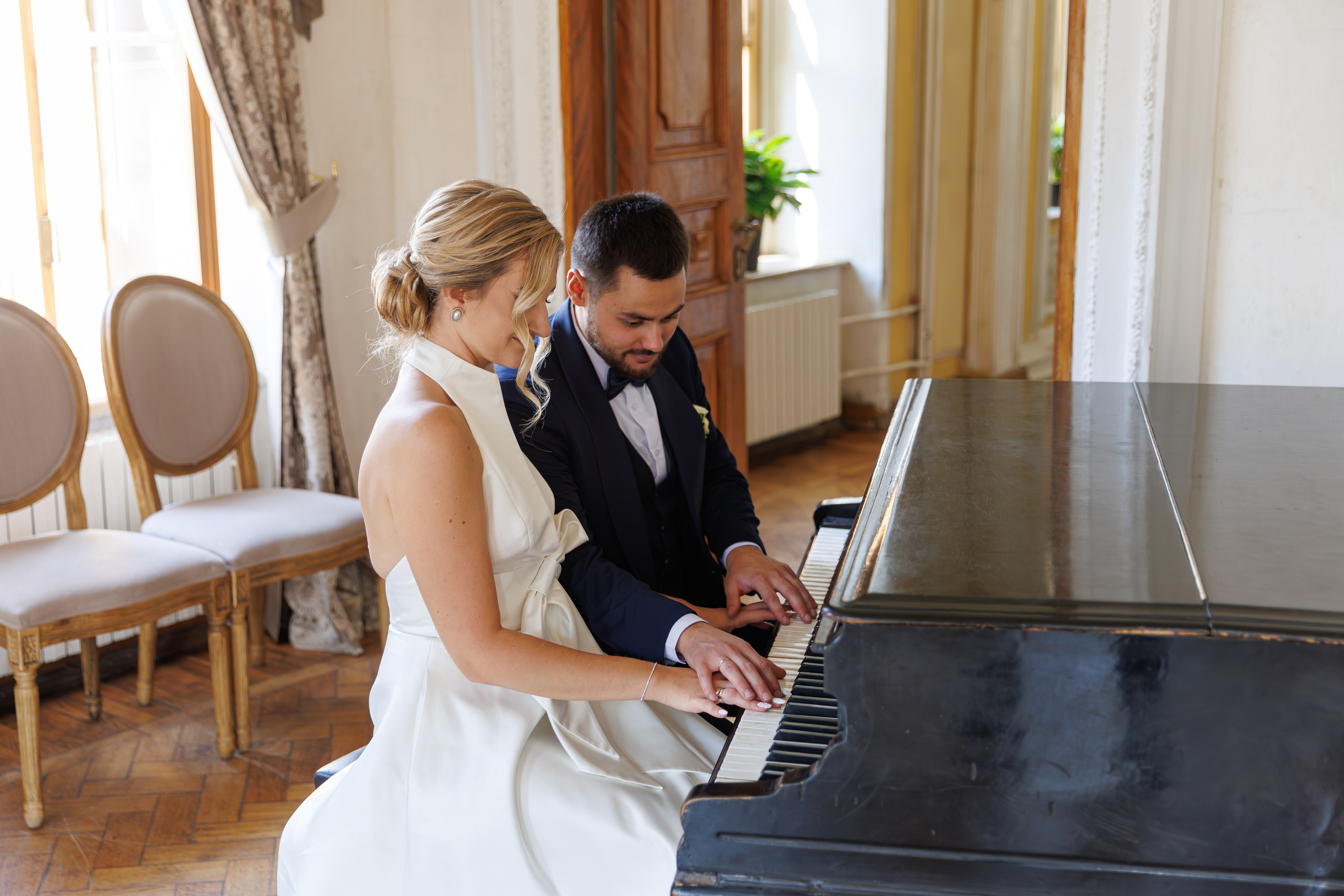 Свадебная фотосессия в библиотеке-читальне им А. С. Пушкина. Свадебный фотограф Москва и МО Сергей Киржаев