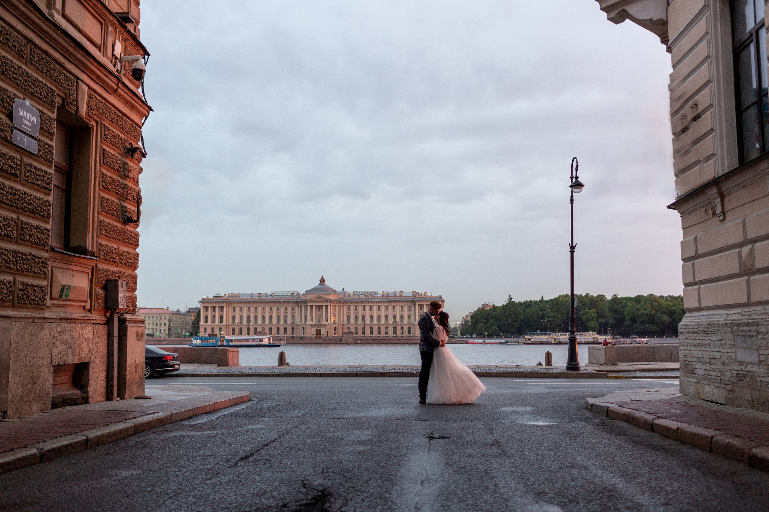Свадебная фотопрогулка. Свадебный фотограф Кирилл Белый