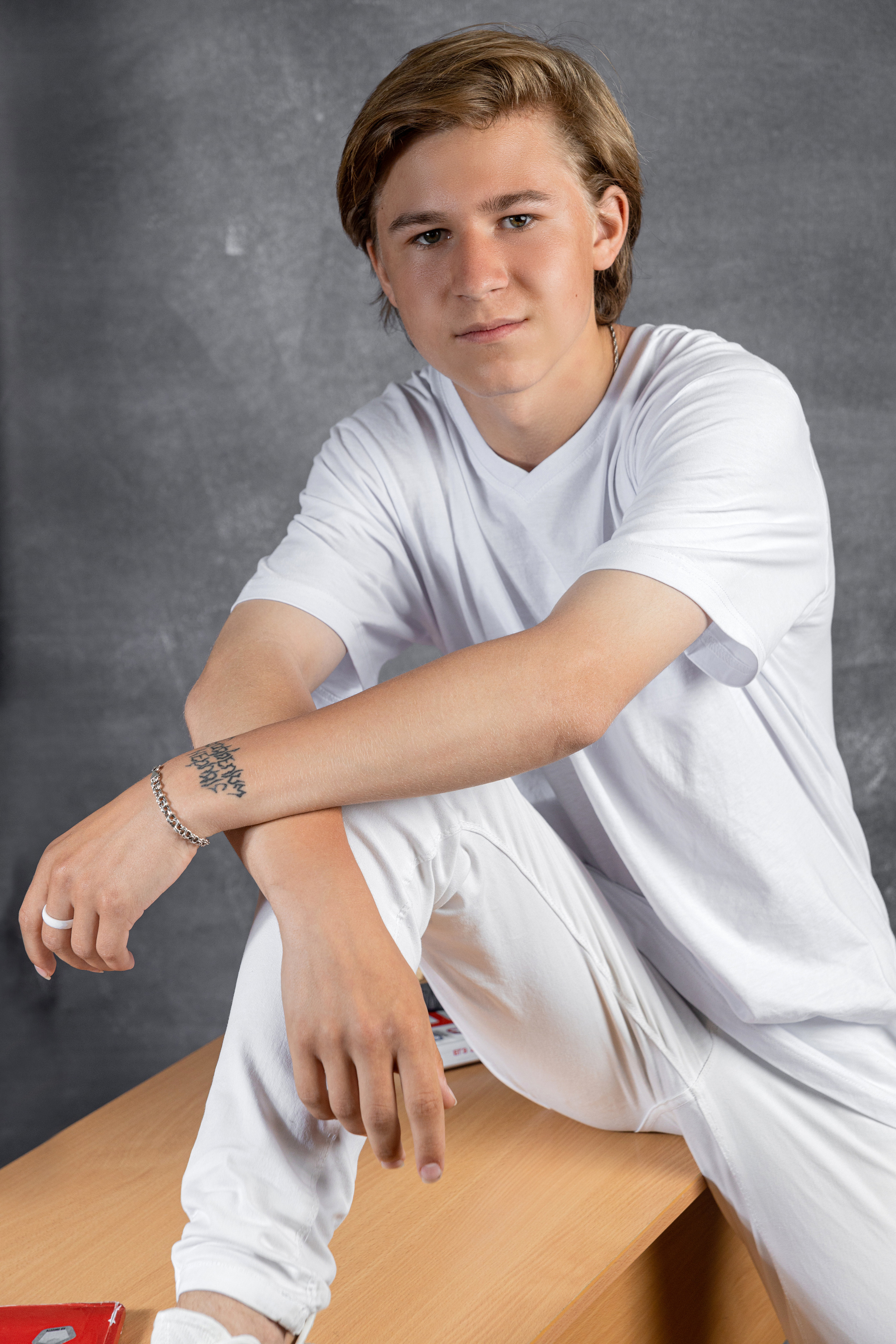 Выпускной альбом для 9 класса. Выпускные альбомы в Крыму, Севастополе и Симферополе