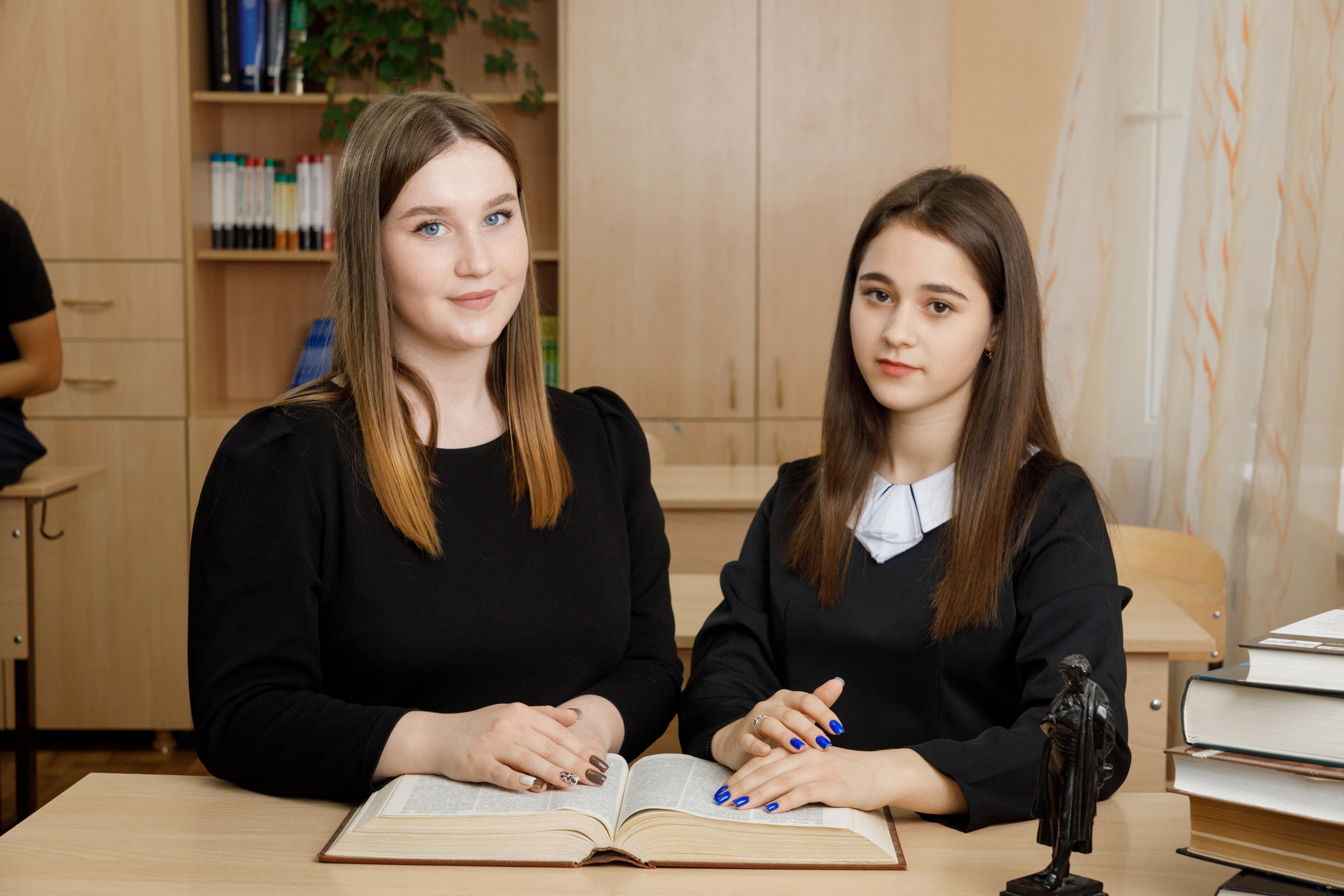 Выпускные альбомы для 9 и 11 класса. Выпускные альбомы в Крыму, Севастополе и Симферополе