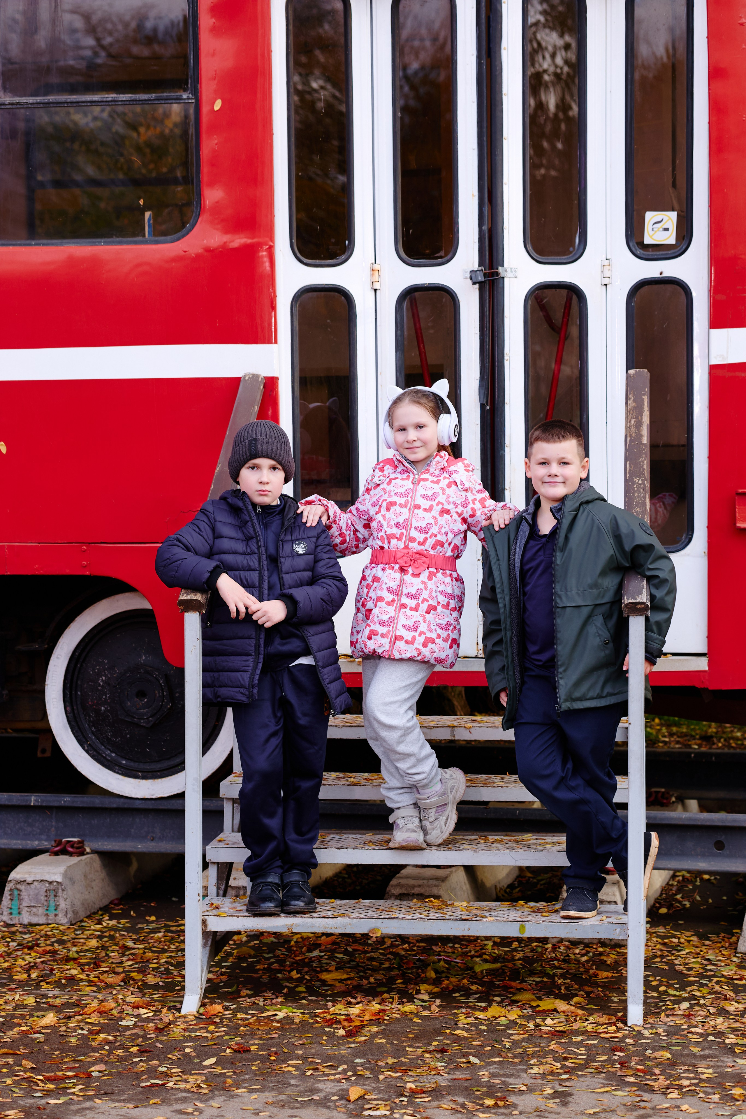 Прогулка в парке классом. Фотограф Выпускные альбомы Таганрог Сергей Коробченко