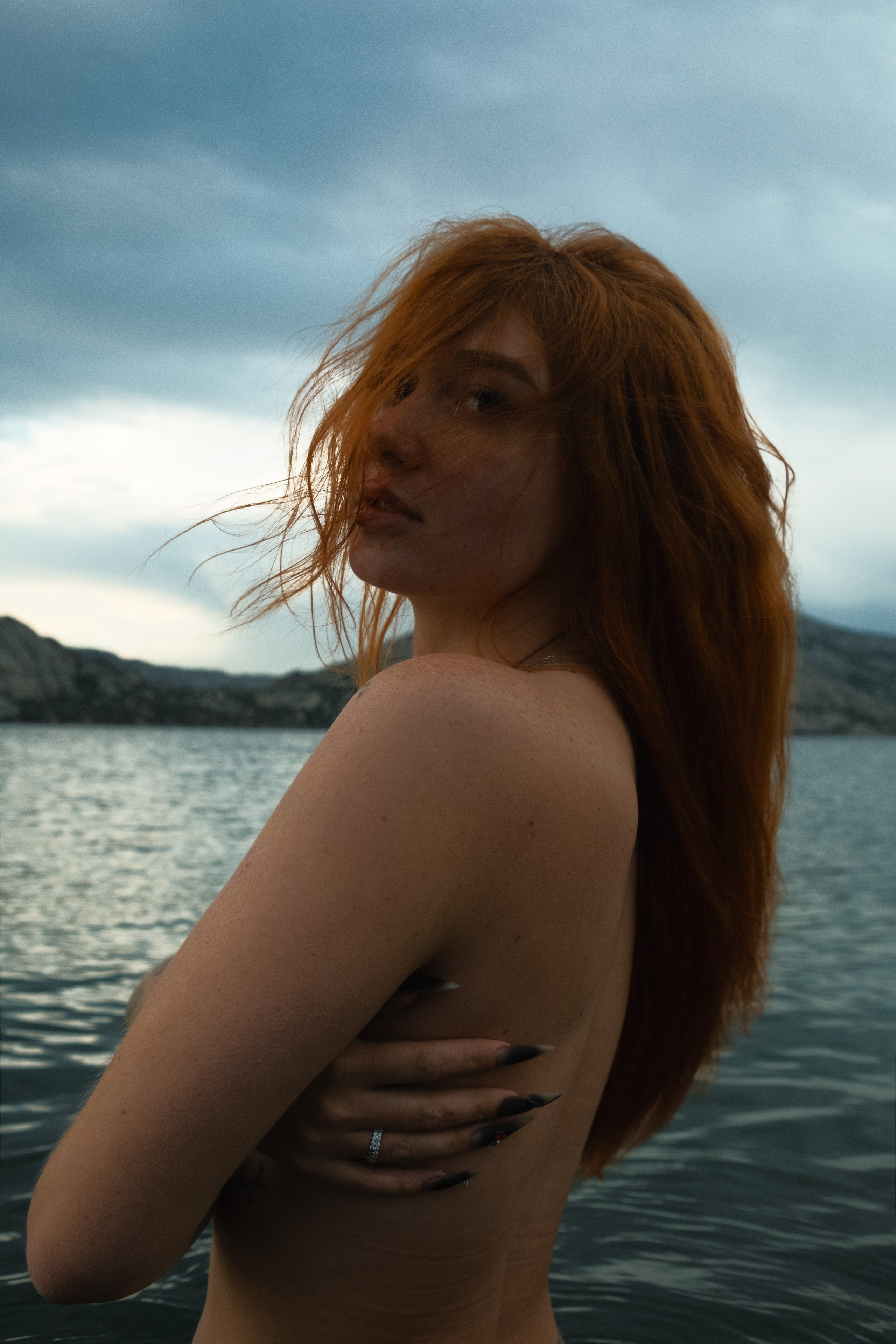 Вика наслаждается водой. Фотограф Коробова Екатерина