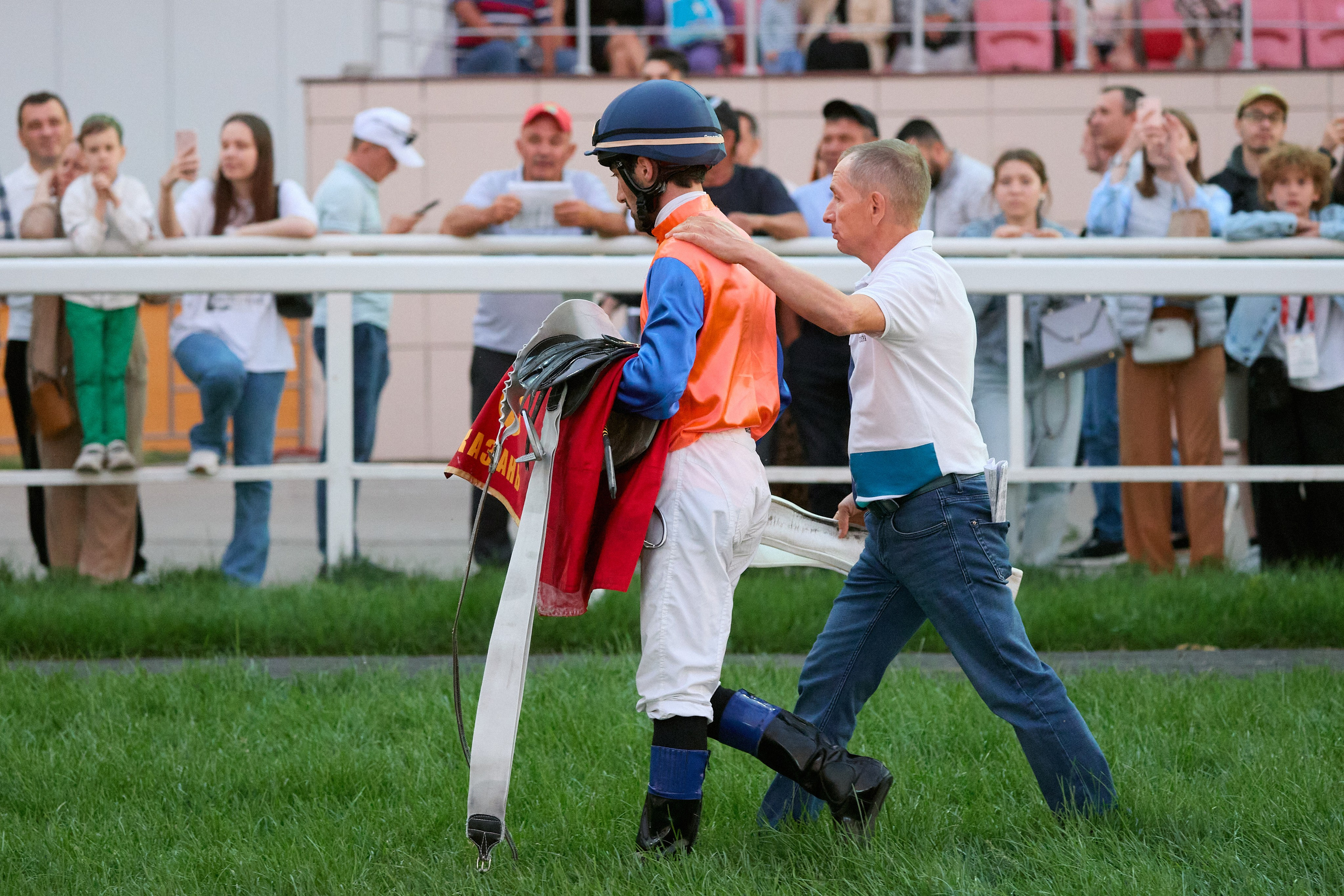 Казанский Ипподром. Соревнования. Мое имя Раиль. Я репортажный фотограф в Казани, так же мой любимый жанр — свадебный фотограф