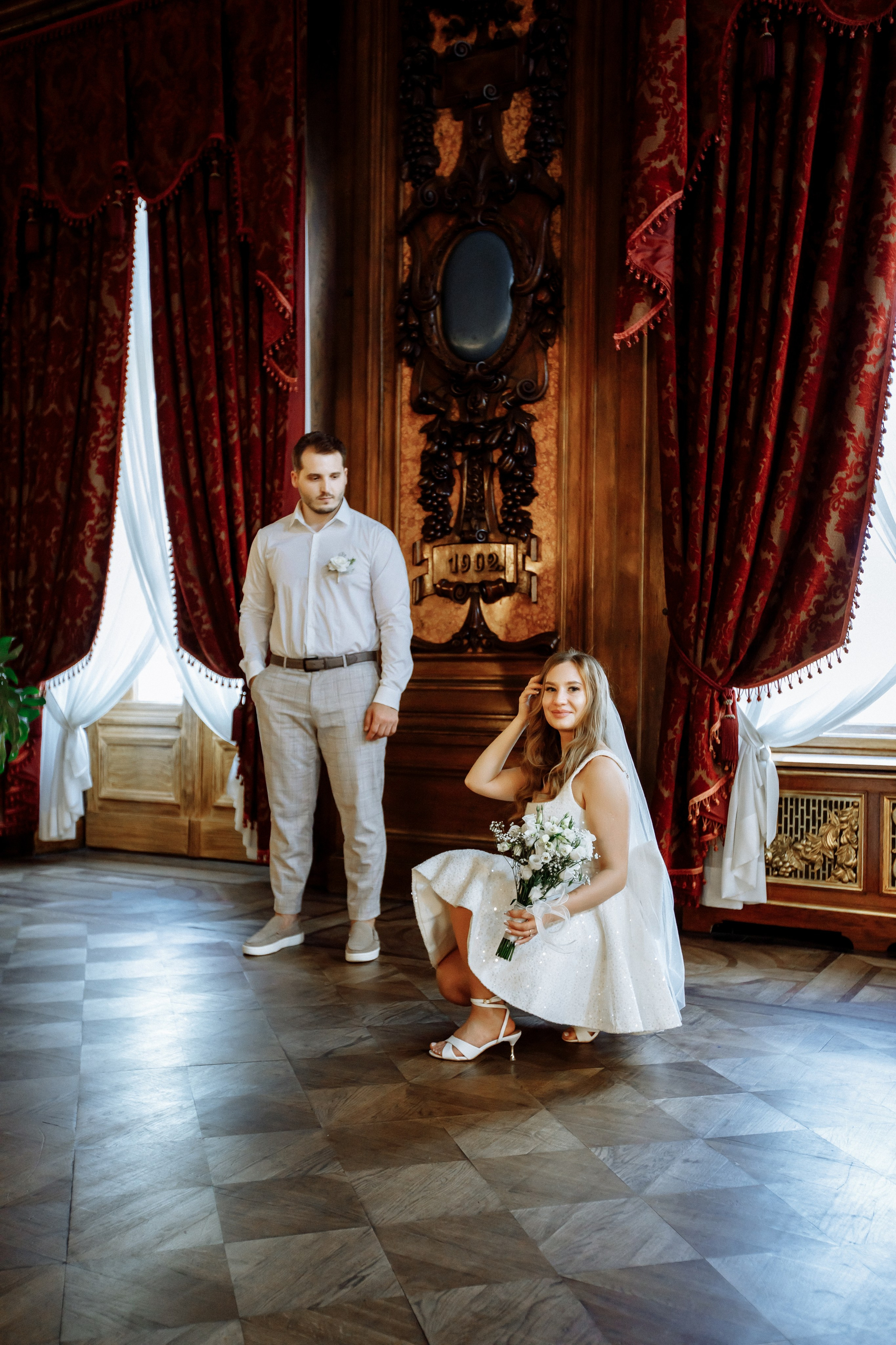 Ślubna sesja zdjęciowa w Pałacu Poznańskiego-Muzeum Miasta Łodzi. Свадебный фотограф Варшава Лодзь Польша Елена Юцова