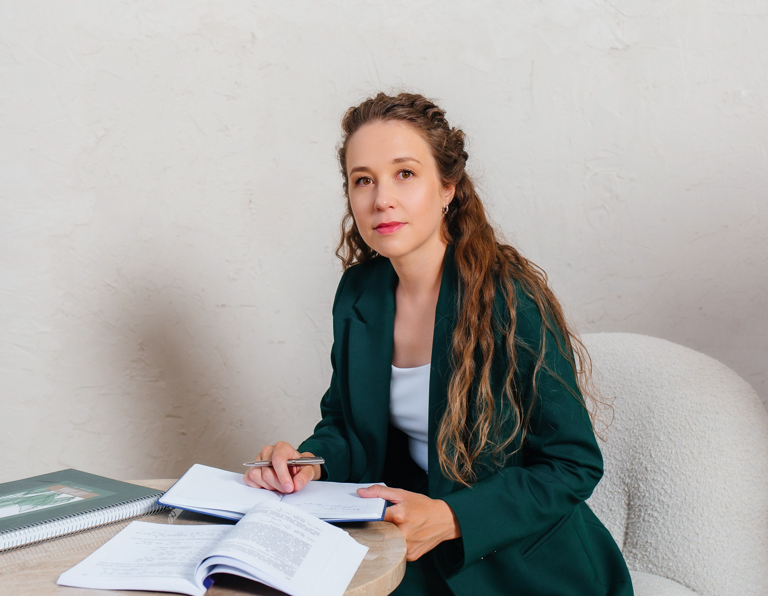 Деловая фотосессия в студии для контента. Фотограф Сочи Адлер. Солькаева Анастасия