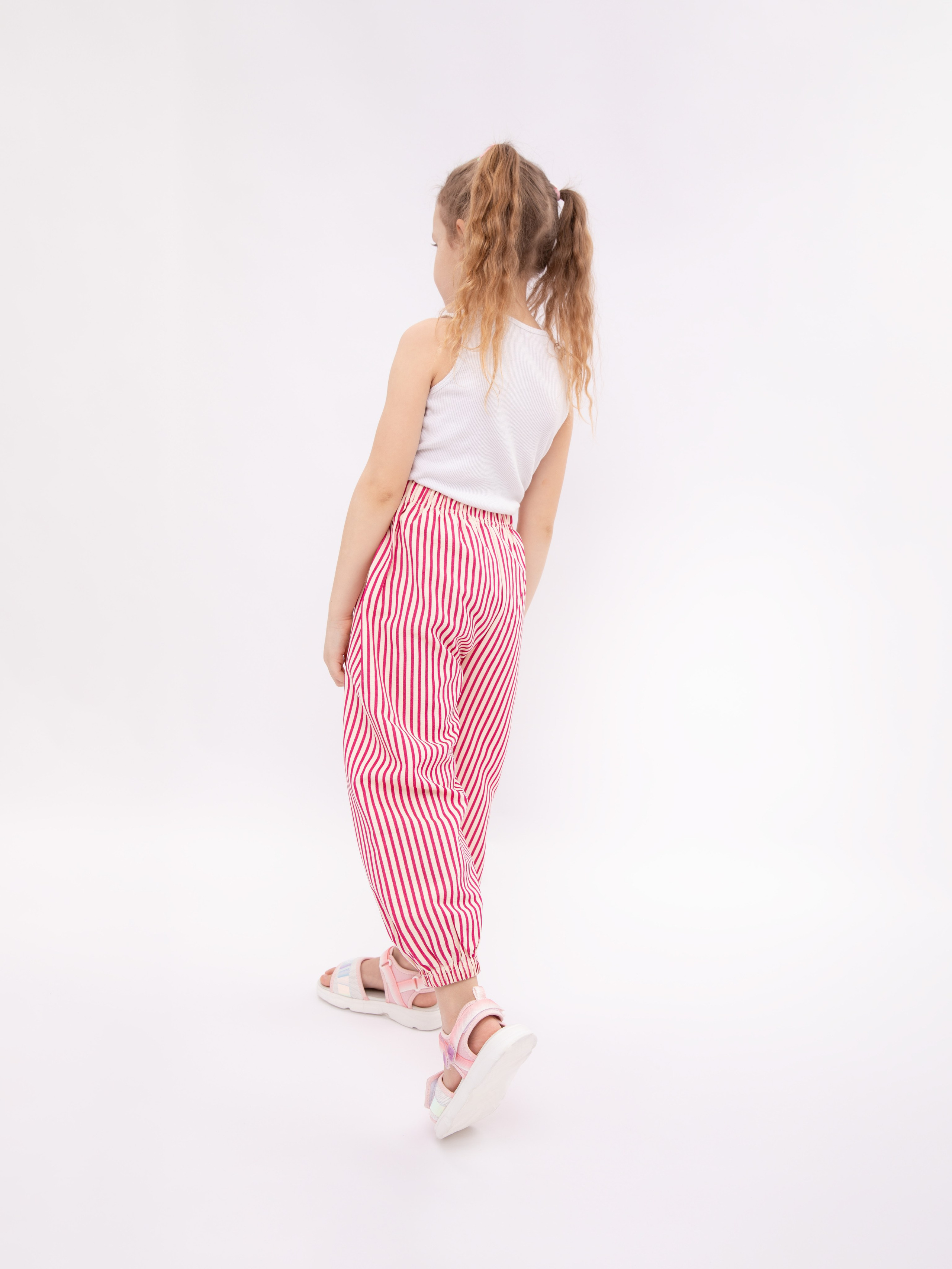 Детские летние брюки. Фотостудия предметной и модельной съёмки для маркетплейсов