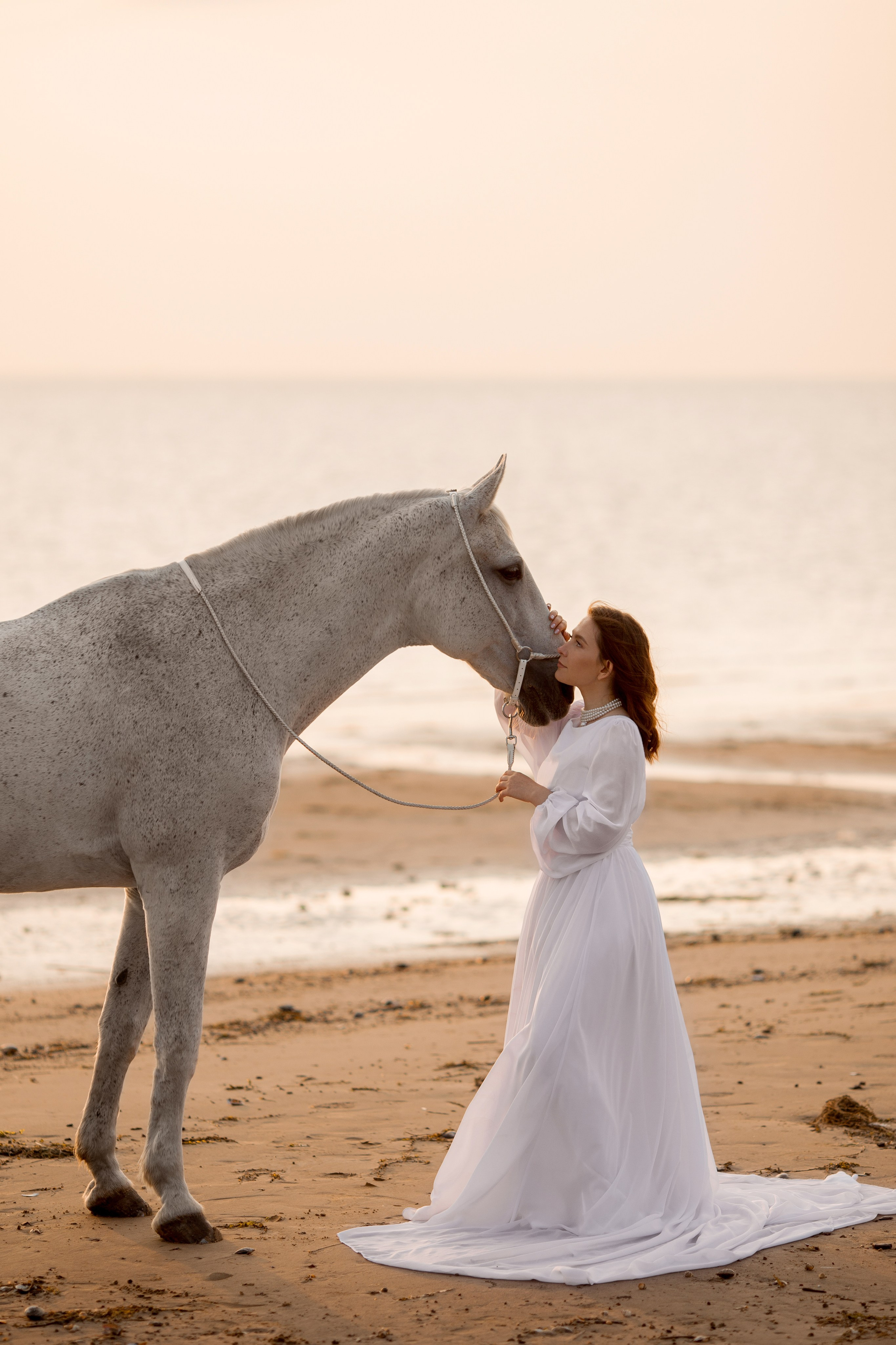 Фотосессия с лошадью в белом платье
