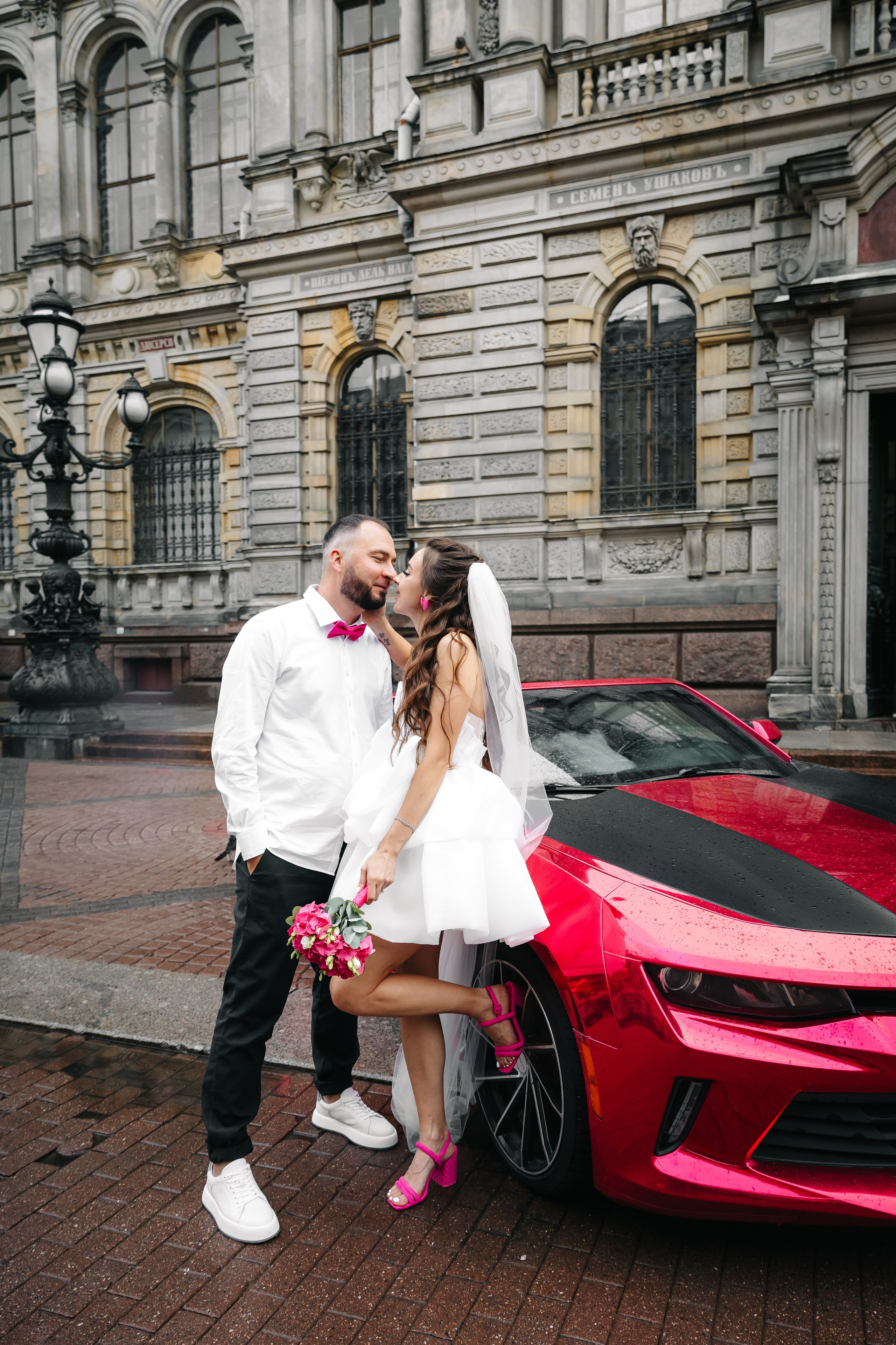 ДВОРЕЦ № 2 | Июль, кабриолет, академия Штиглица. Свадебный фотограф в Санкт-Петербурге Полина Корзухина