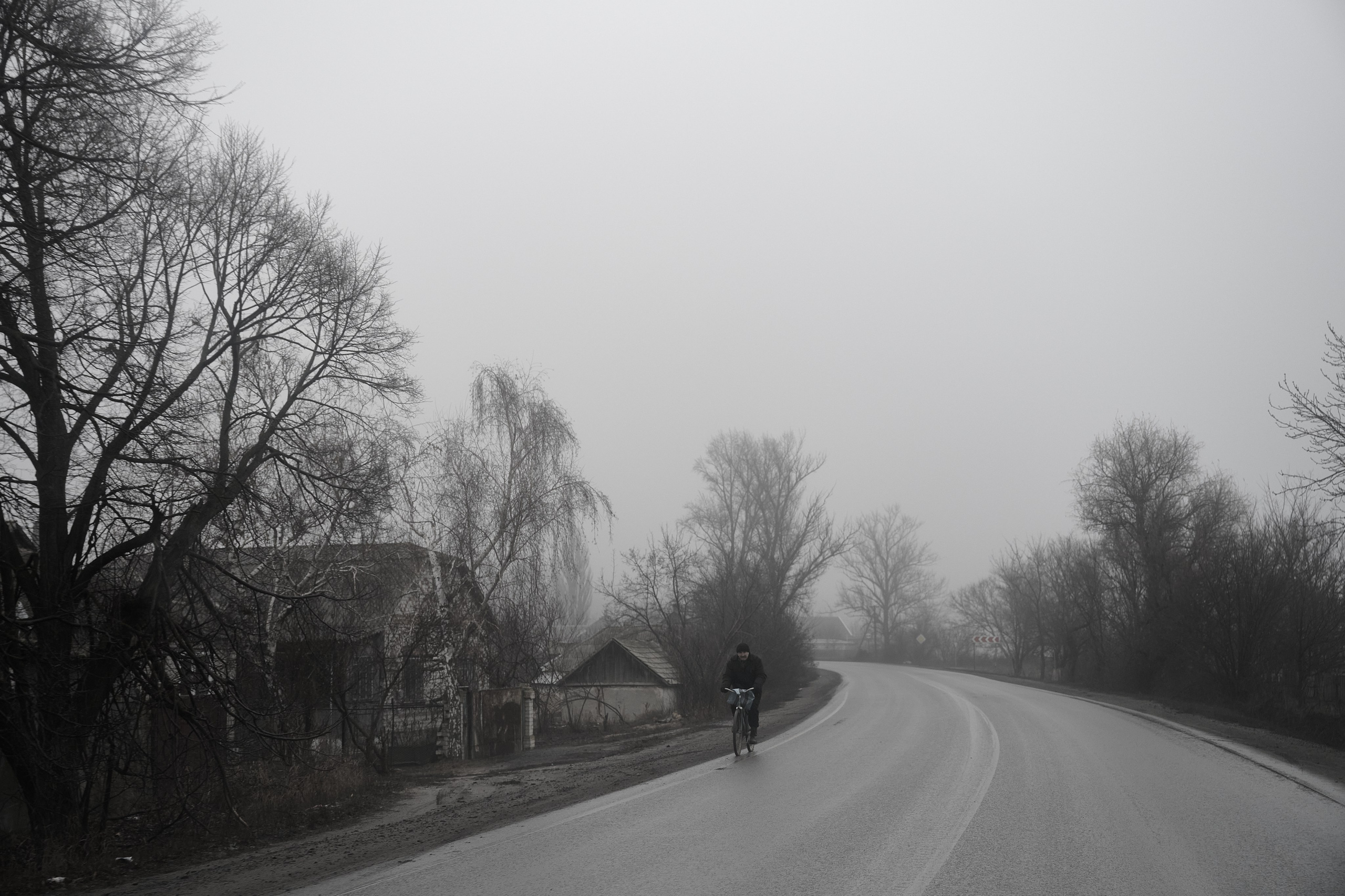 Дорога домой. Туман. Фотограф Роман Адлер