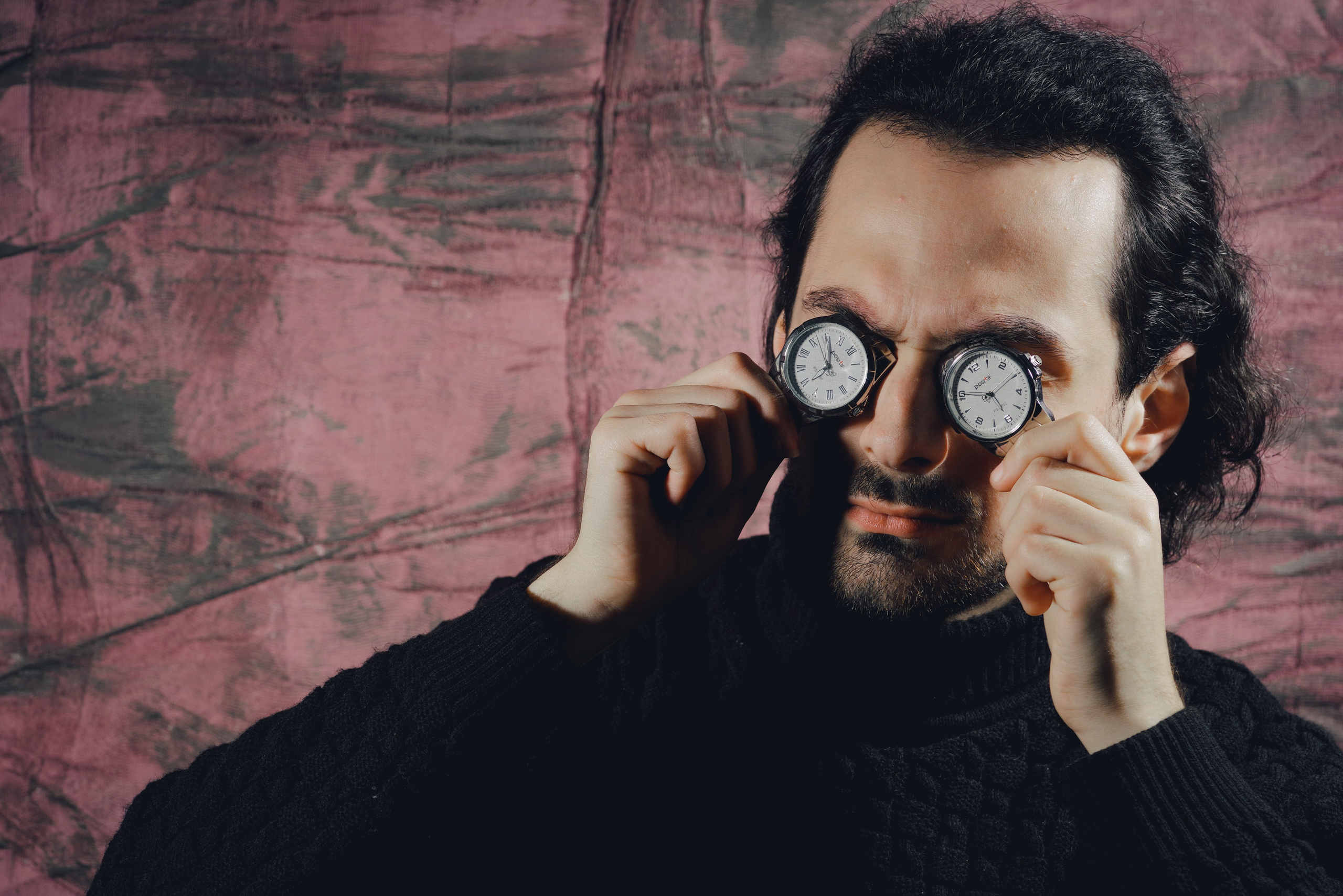 Часы (Спасибо Dato Ninua часовщику из Сенаки за часы для фотосессии). Портретный фотограф Денис Милютин