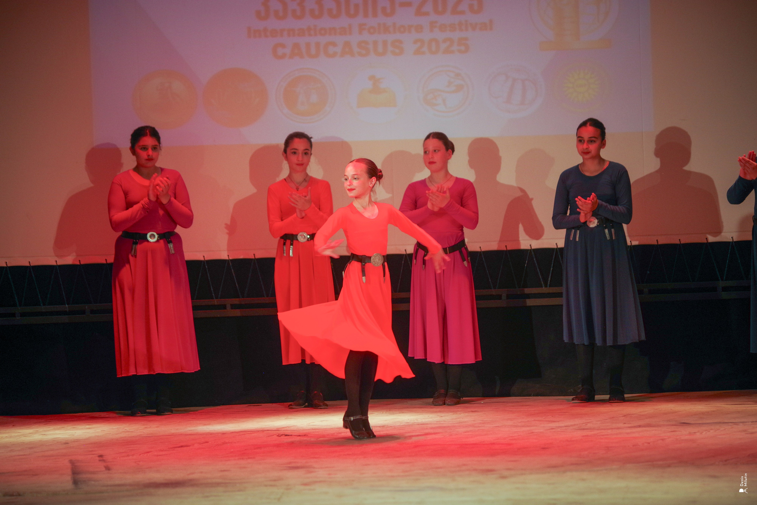 Танцы в прекрасном Они. Портретный фотограф Денис Милютин