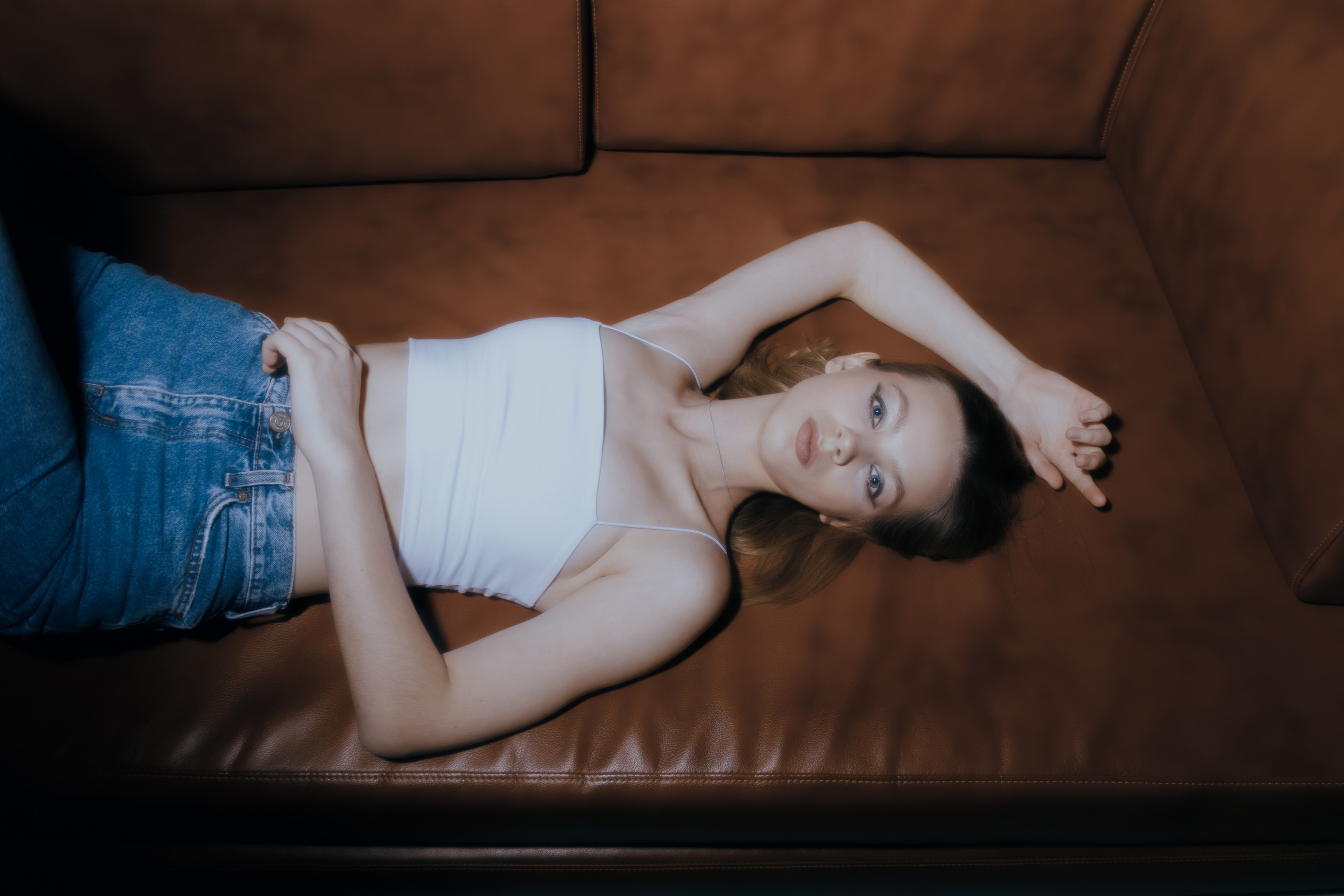 Фотосессия в стиле папарацци в Ростове-на-Дону, фотография женского модного портрета для журнала, фэшн фотограф Ростов-на-Дону.