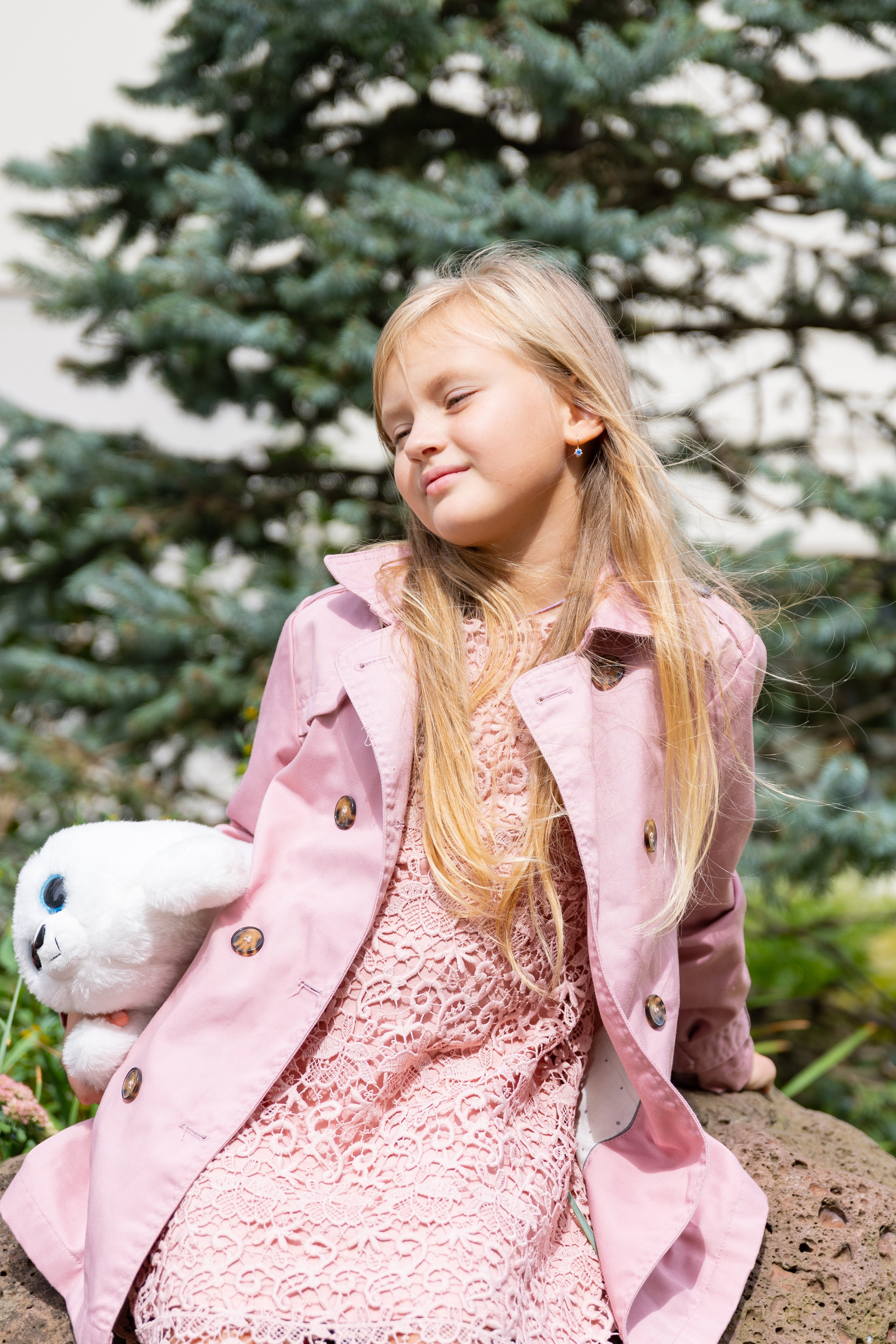 Портрет девочки, поза, ракурс, пример тематической фотосессии. Современные выпускные альбомы, тропа здоровья