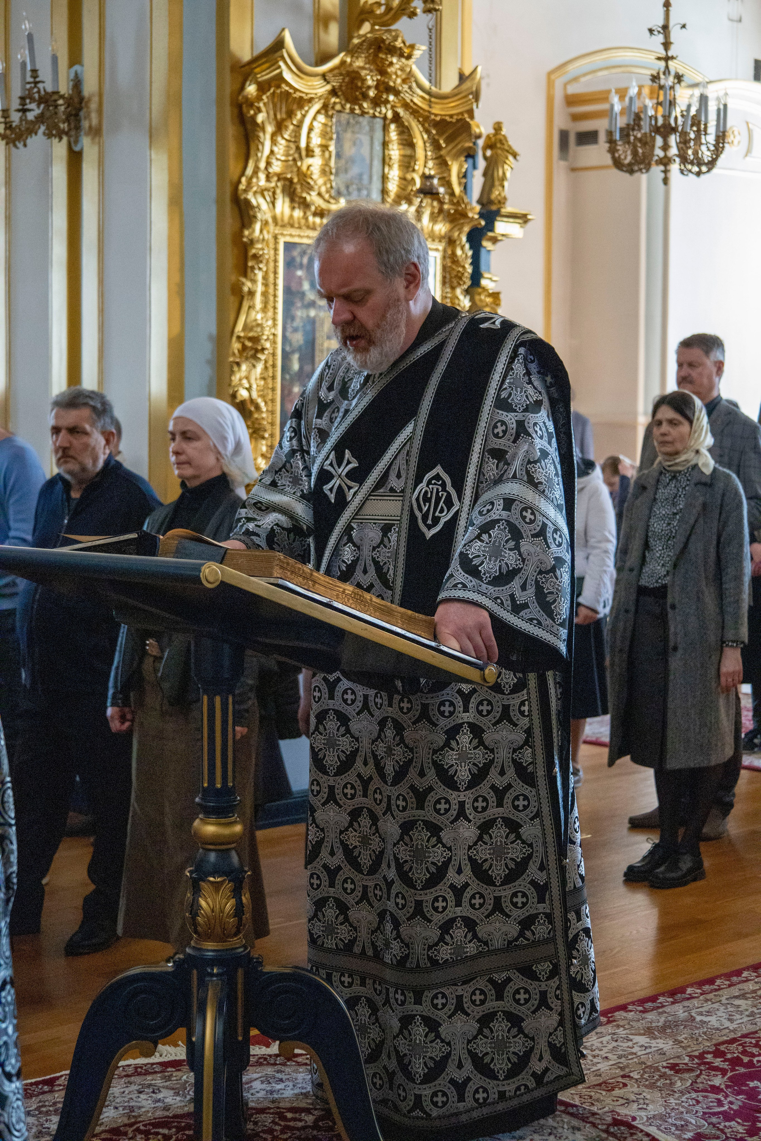 ВЕЧЕРНЯ С ВЫНОСОМ ПЛАЩАНИЦЫ. НИКОЛО-БОГОЯВЛЕНСКИЙ МОРСКОЙ СОБОР
