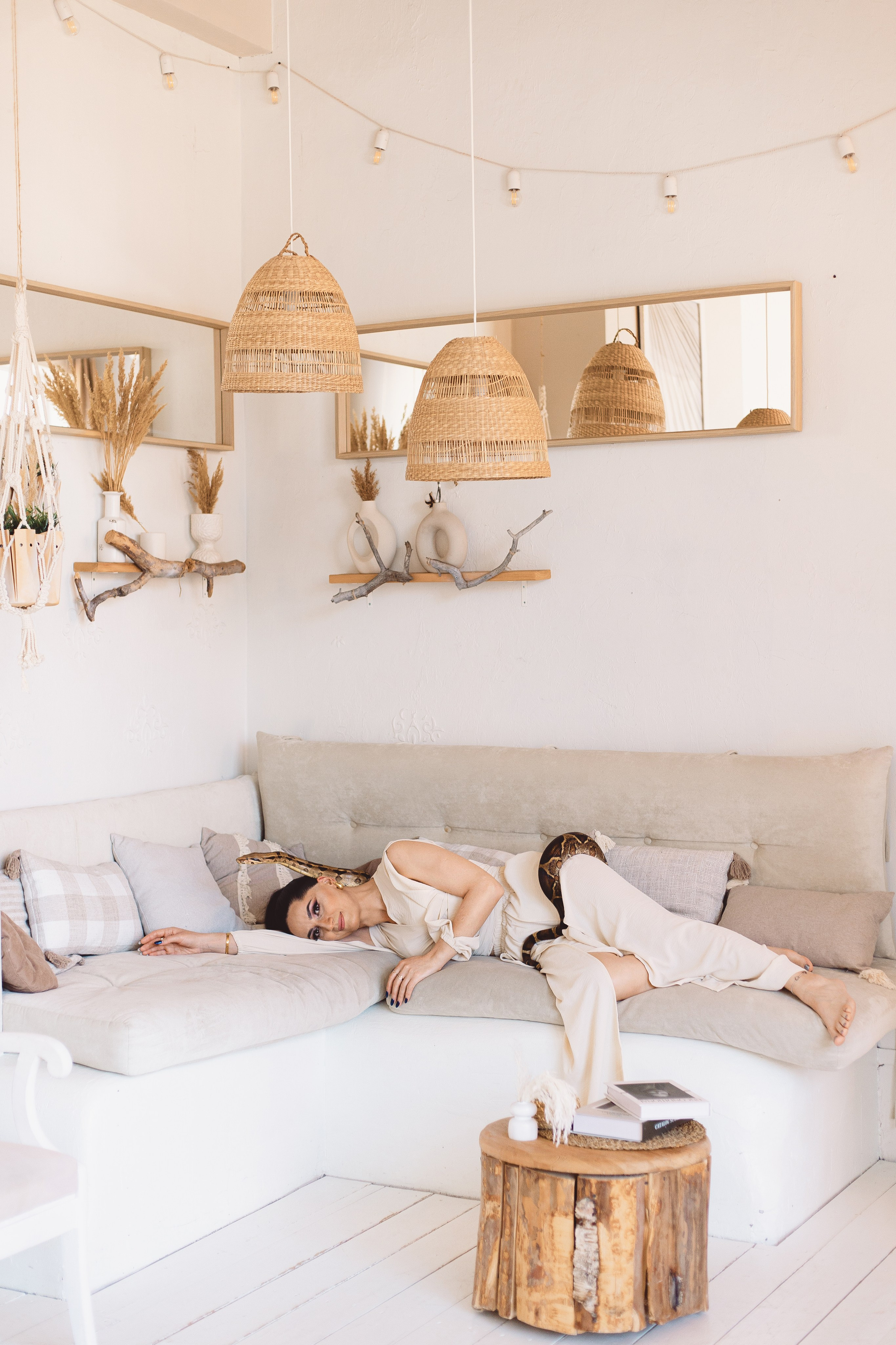 Женская фотосессия в студии со змеей в стиле Бохо. Фотограф в Санкт-Петербурге, Анна Скворцова