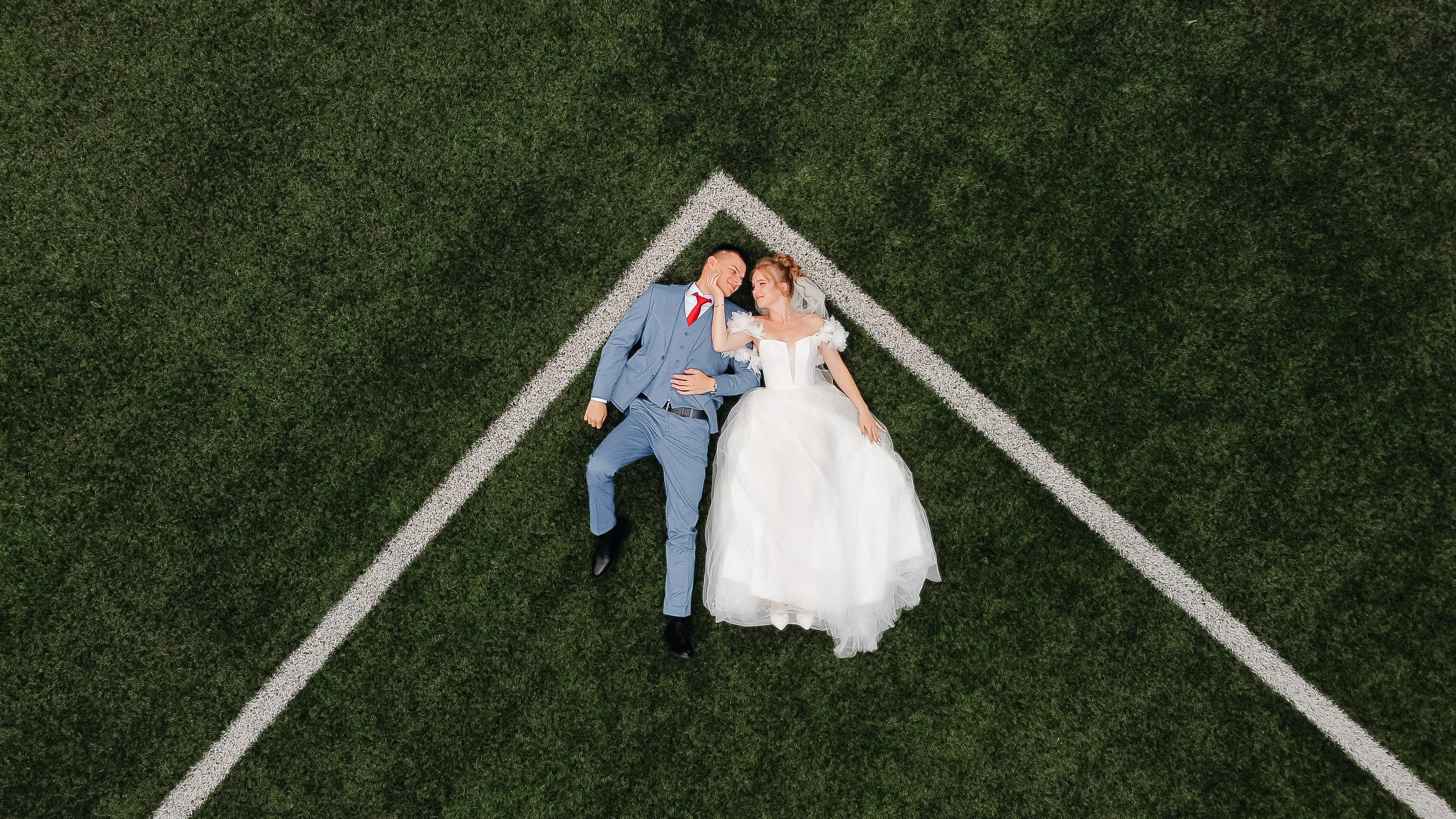 А&А — фотосессия на стадионе. Свадебный фотограф в Оренбурге Илья Володьков