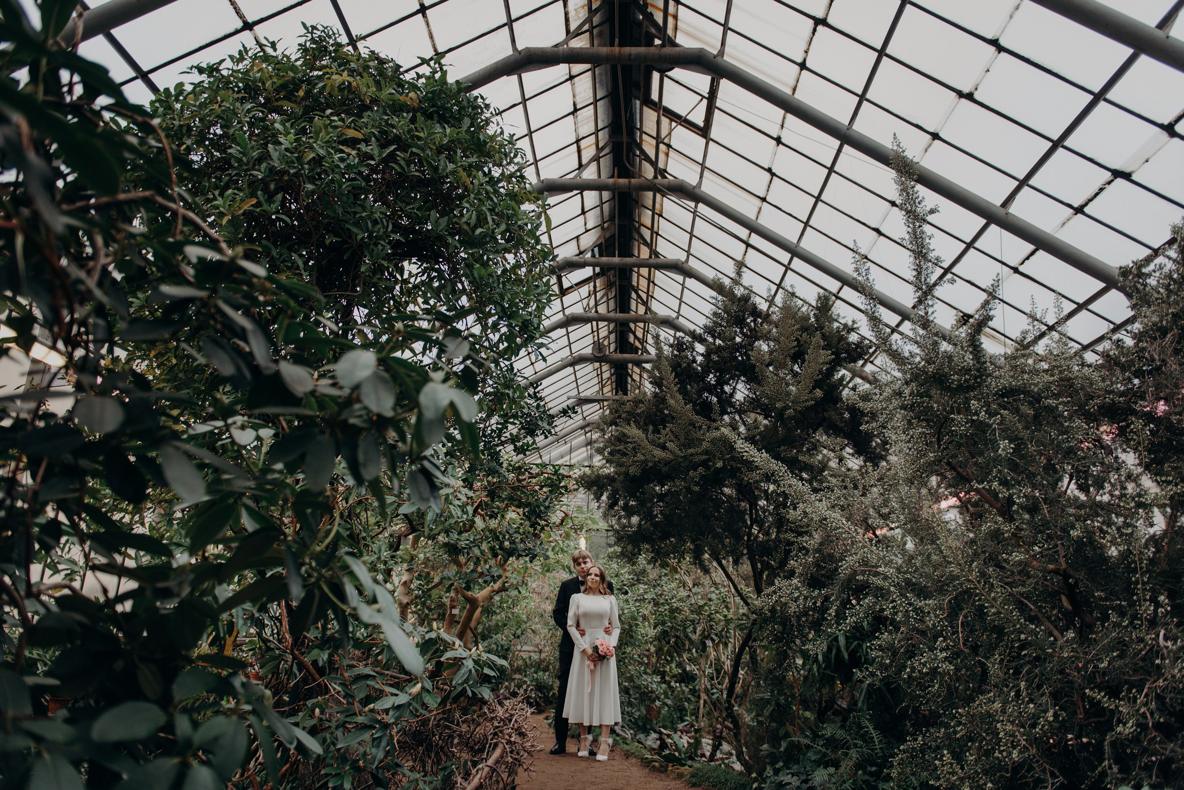 свадебная фотосессия в субтропическом маршруте оранжереи Ботанического сада